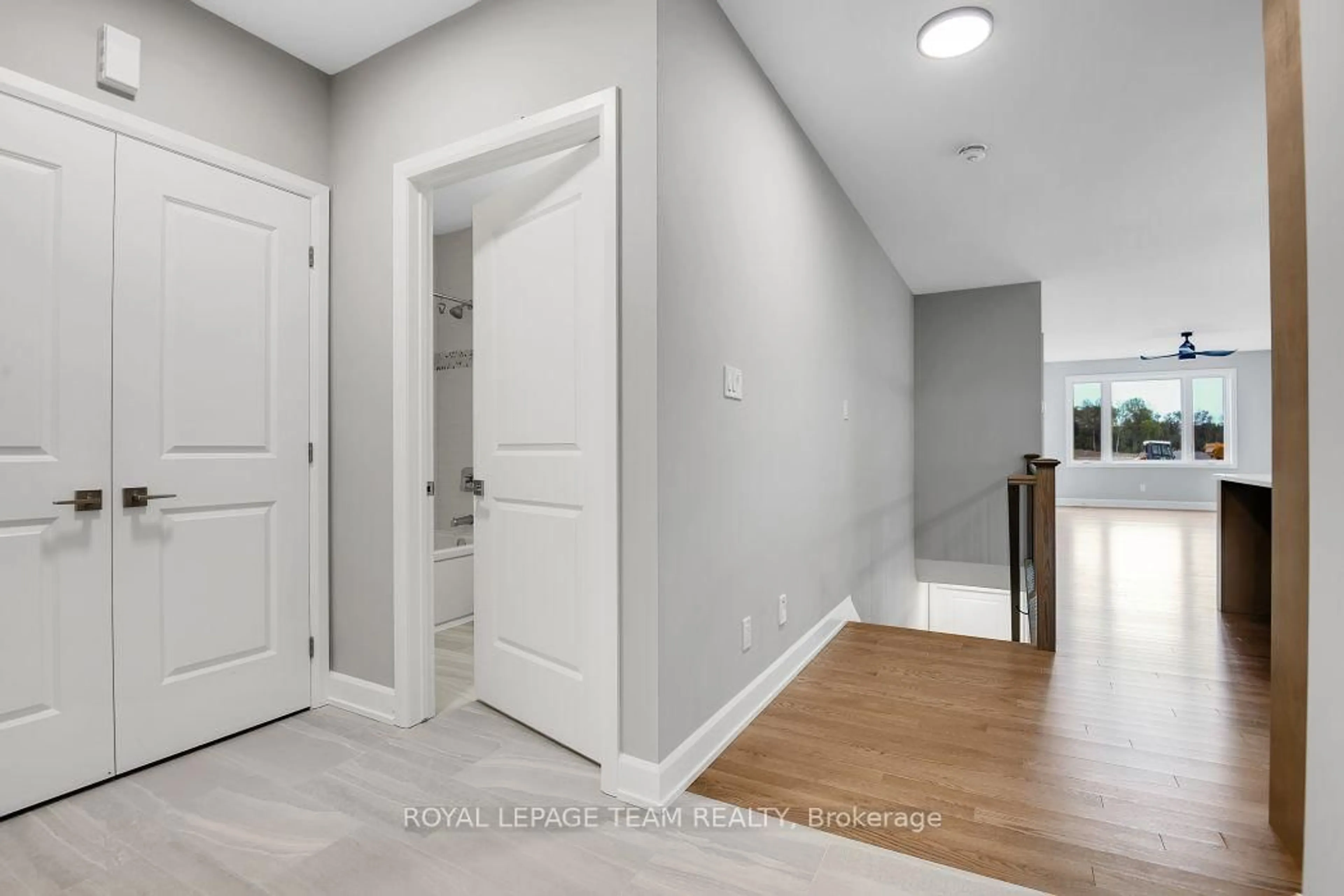 Indoor entryway for 1173 Potter Dr, Brockville Ontario K6V 0G8