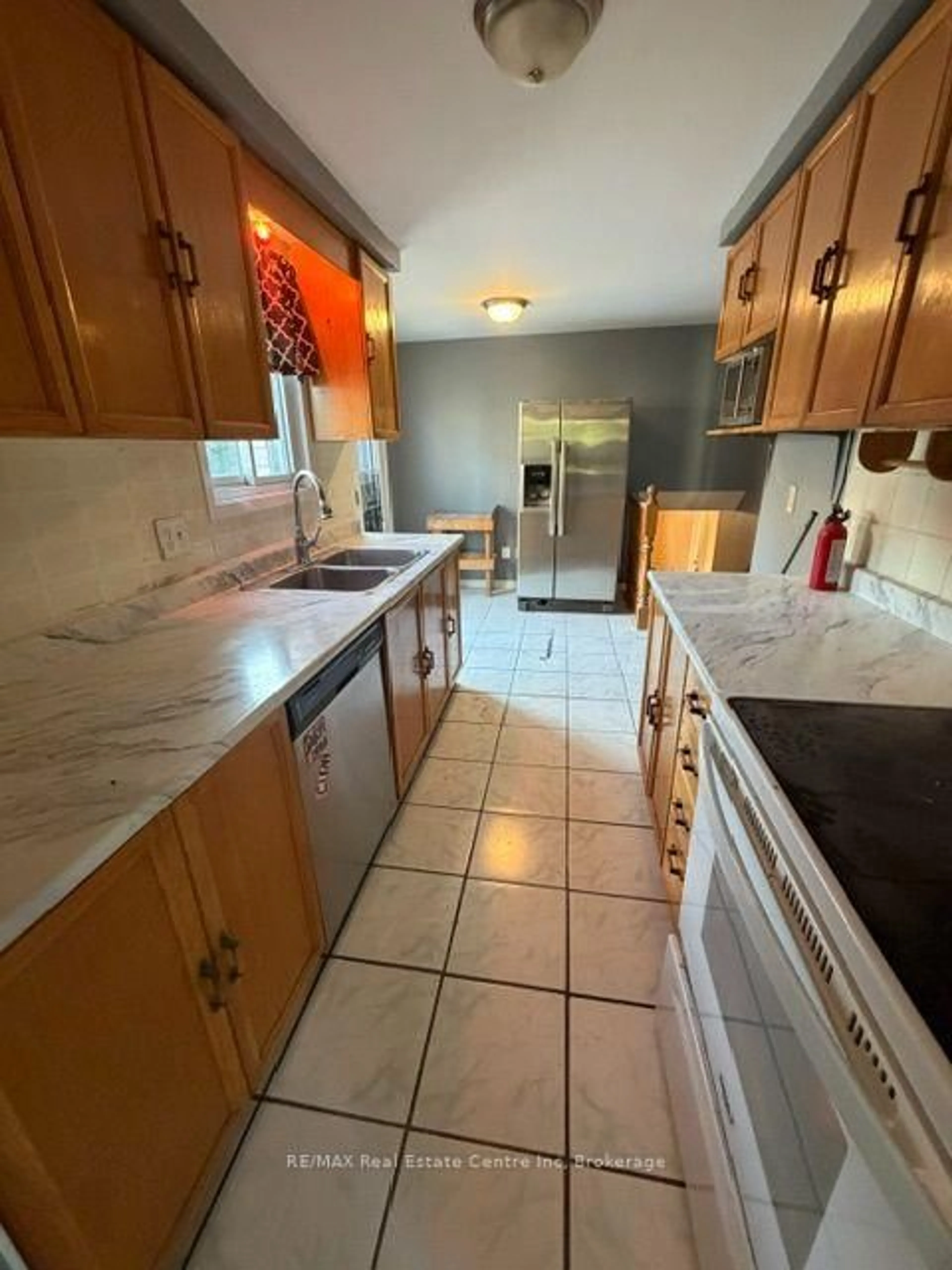 Standard kitchen, ceramic/tile floor for 22 Calais Pl, Waterloo Ontario N2M 5M1