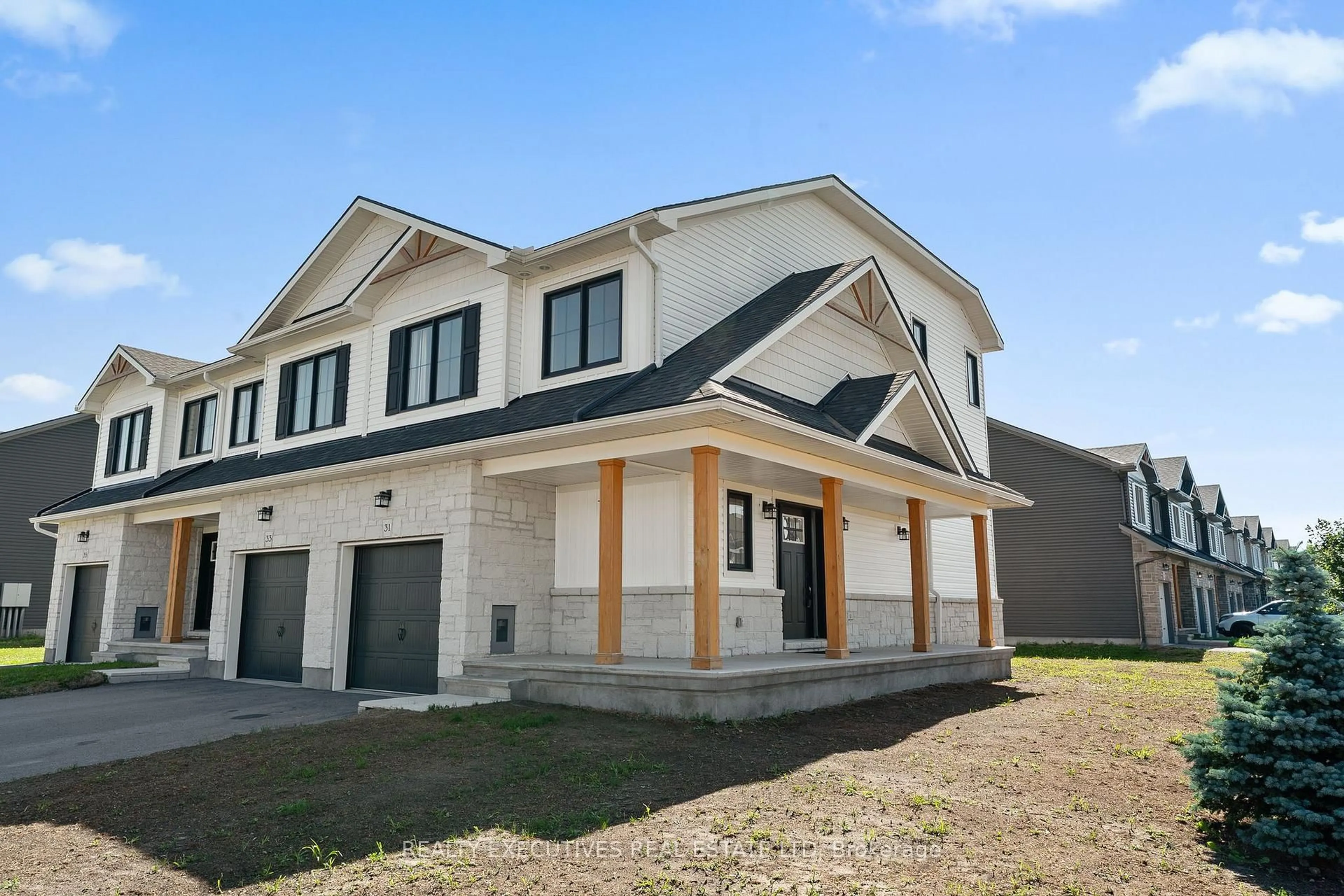 Home with vinyl exterior material, building for 31 Whitcomb Cres, Smiths Falls Ontario K7A 0C1