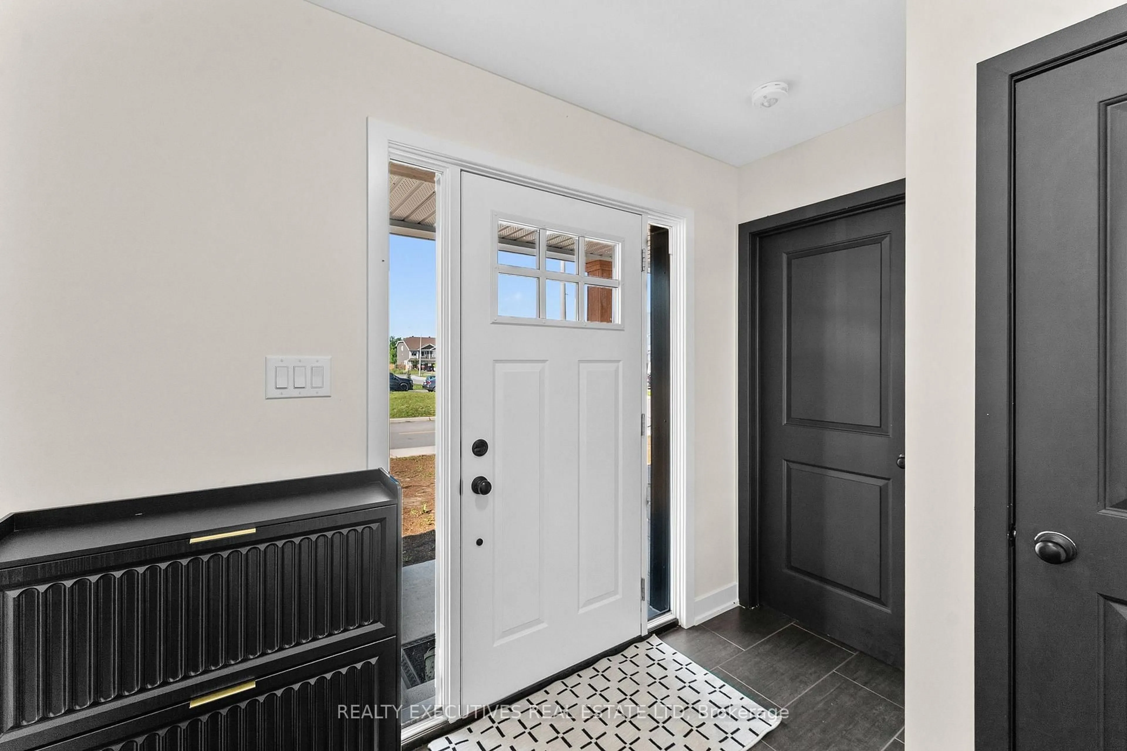 Indoor entryway for 31 Whitcomb Cres, Smiths Falls Ontario K7A 0C1
