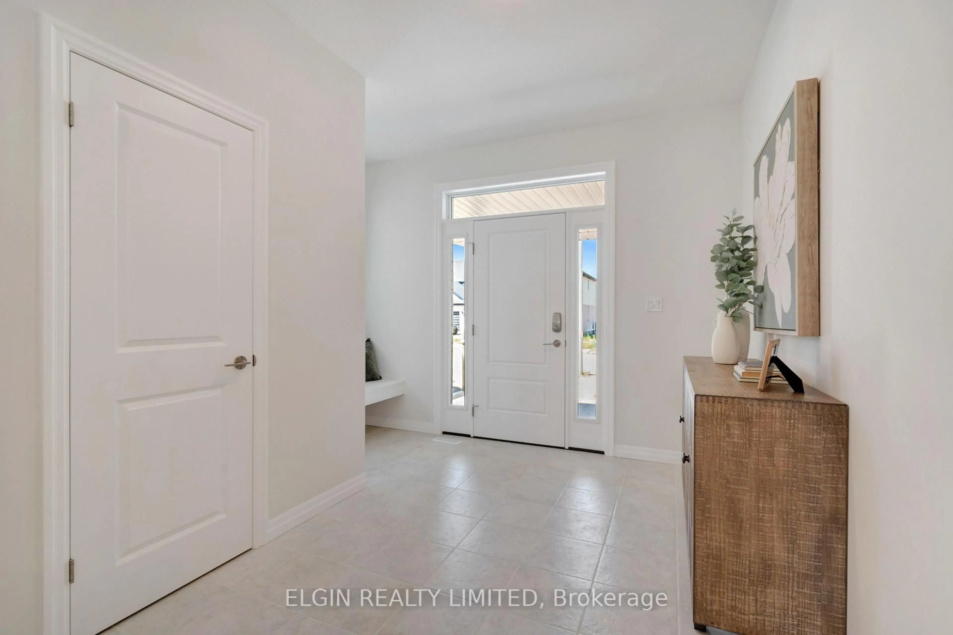 Indoor entryway for 75 Hemlock Cres, Aylmer Ontario N5H 0C2