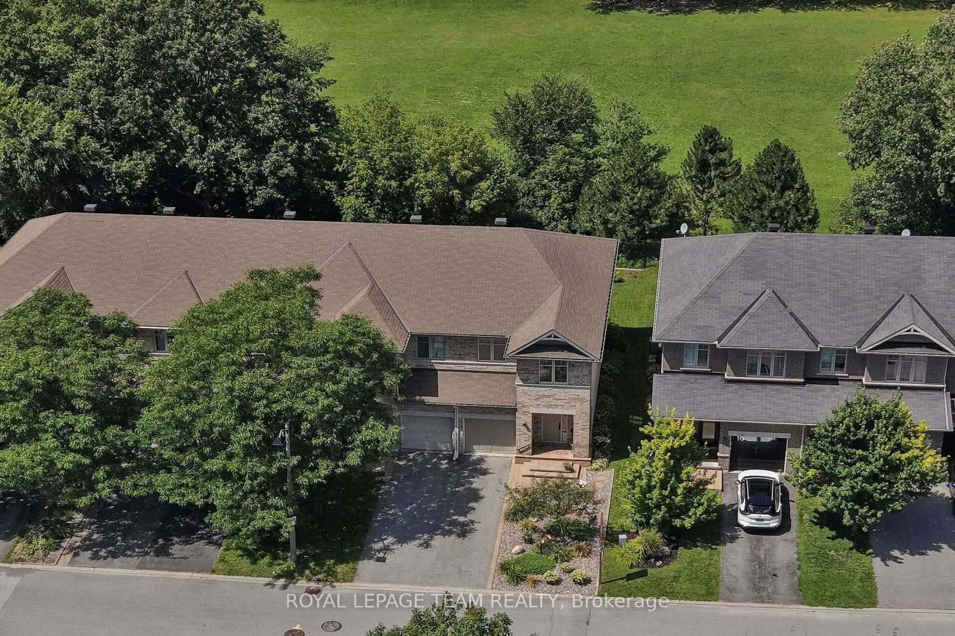 A pic from outside/outdoor area/front of a property/back of a property/a pic from drone, street for 314 Badgeley Ave, Ottawa Ontario K2T 0A6