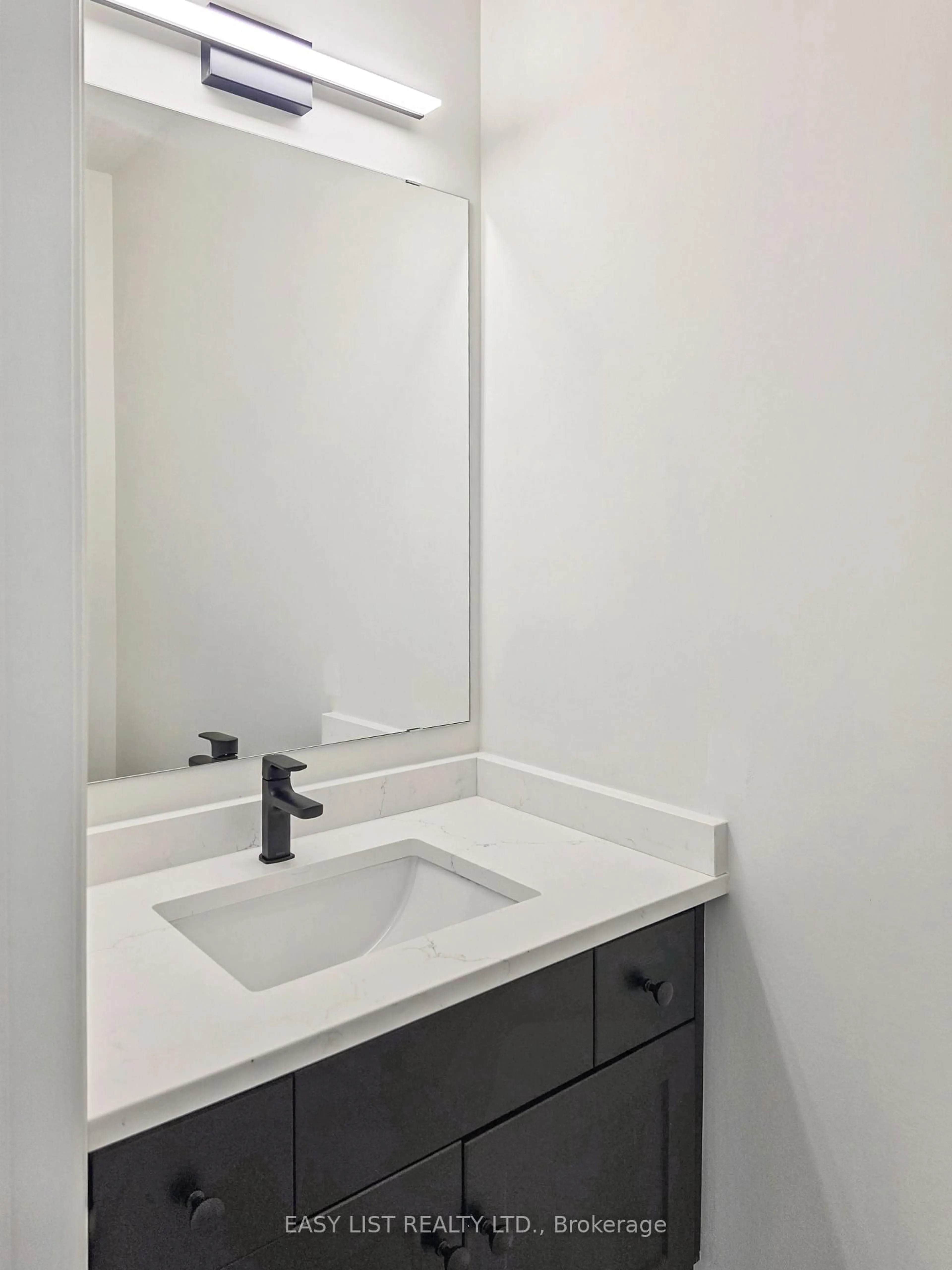 Standard bathroom, unknown for 55 Teal Dr #43, Guelph Ontario N1C 1G4