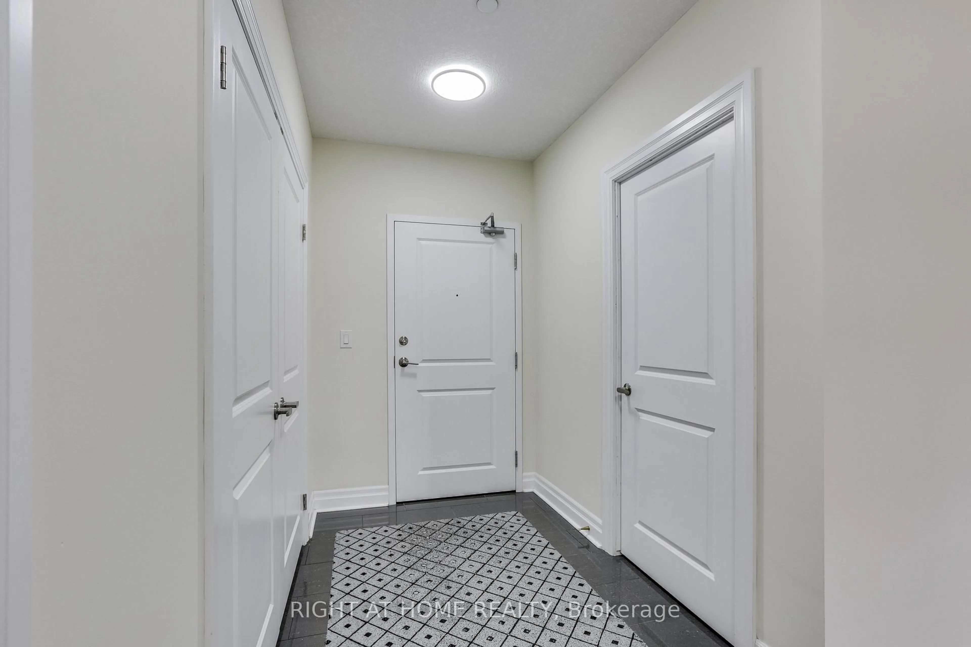 Indoor entryway for 240 Villagewalk Blvd #212, London North Ontario N6G 0P6
