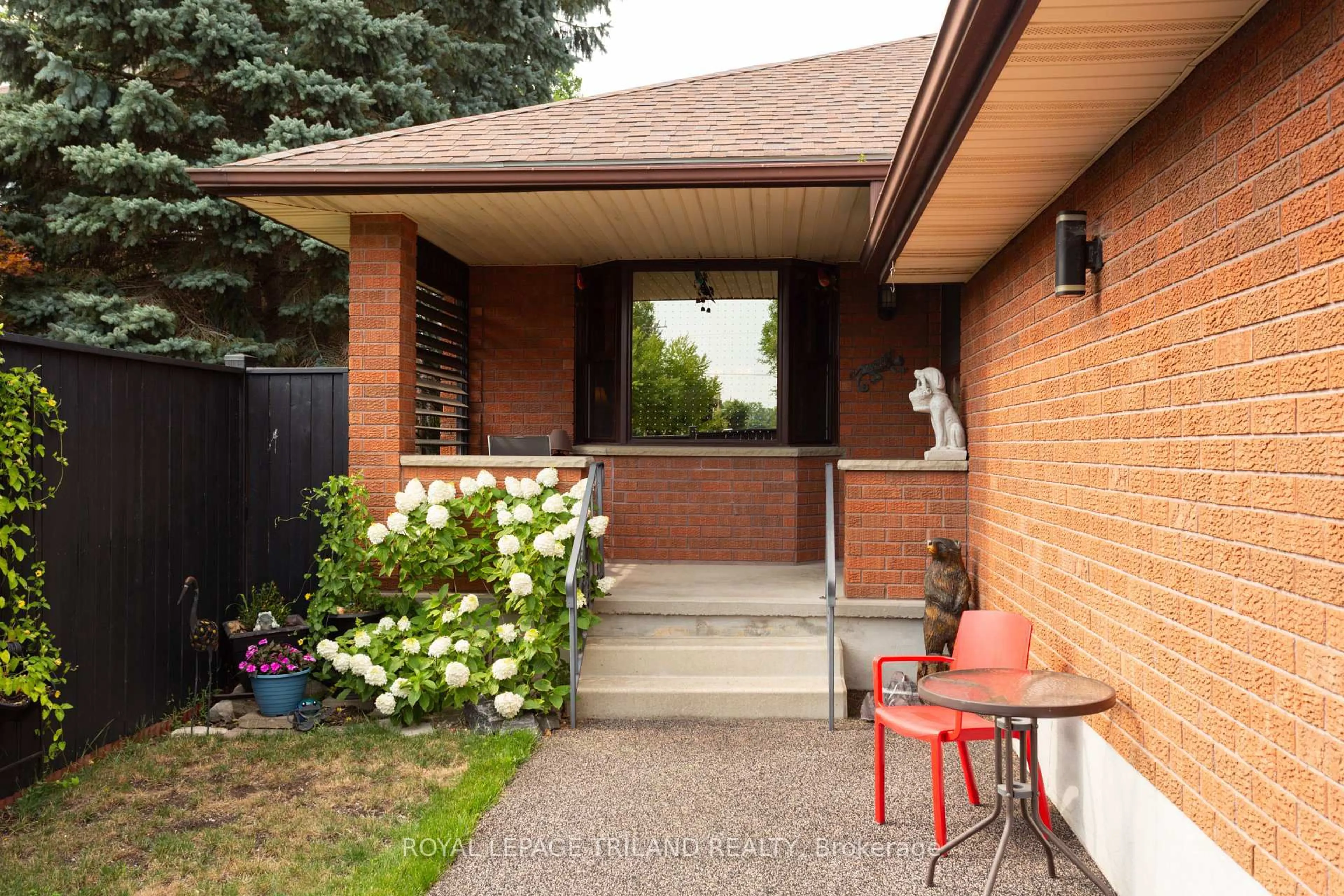 Patio, street for 419 Mcnay Pl, London East Ontario N5Y 5K5