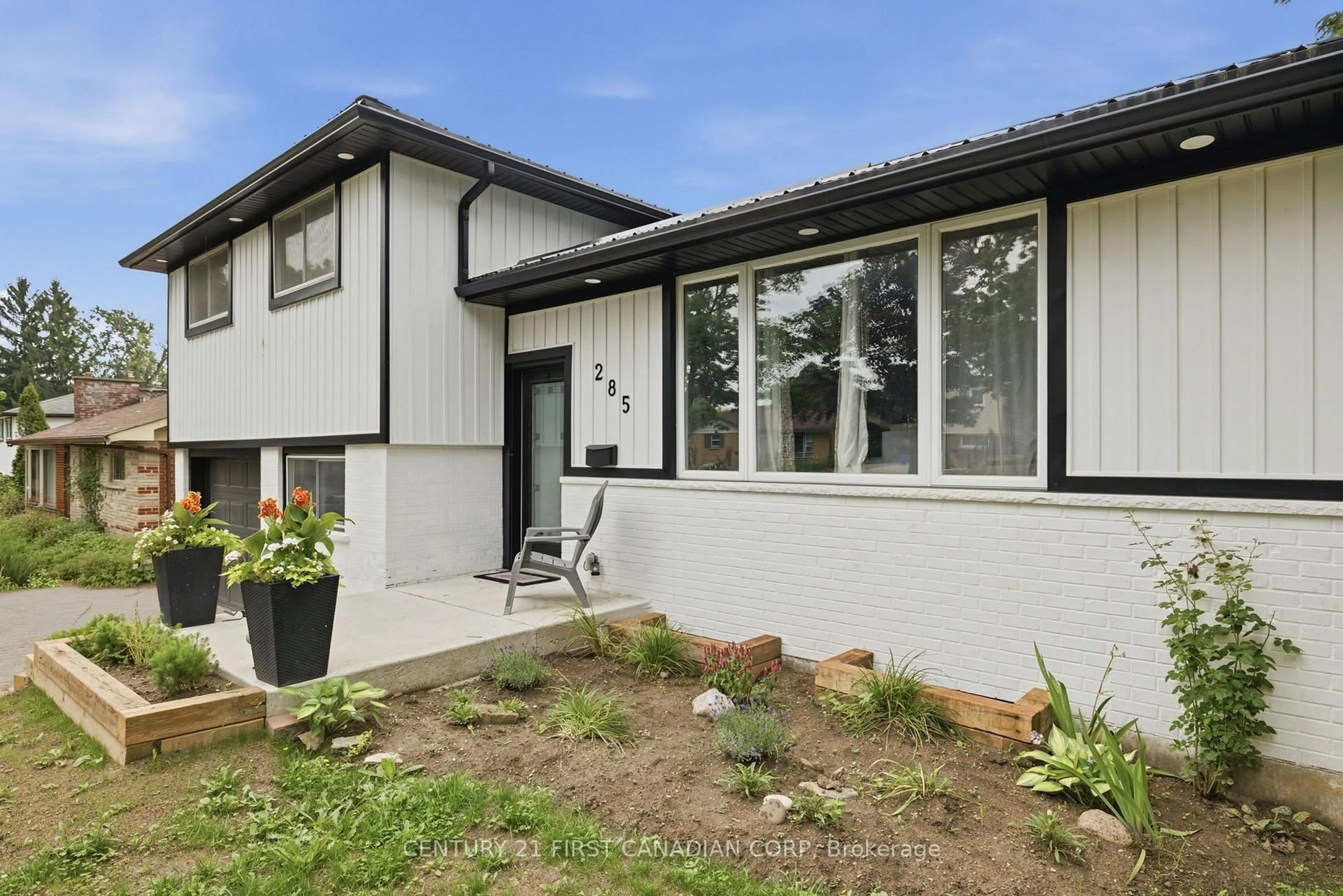 Home with vinyl exterior material, street for 285 Panorma Cres, London South Ontario N5Z 3H2