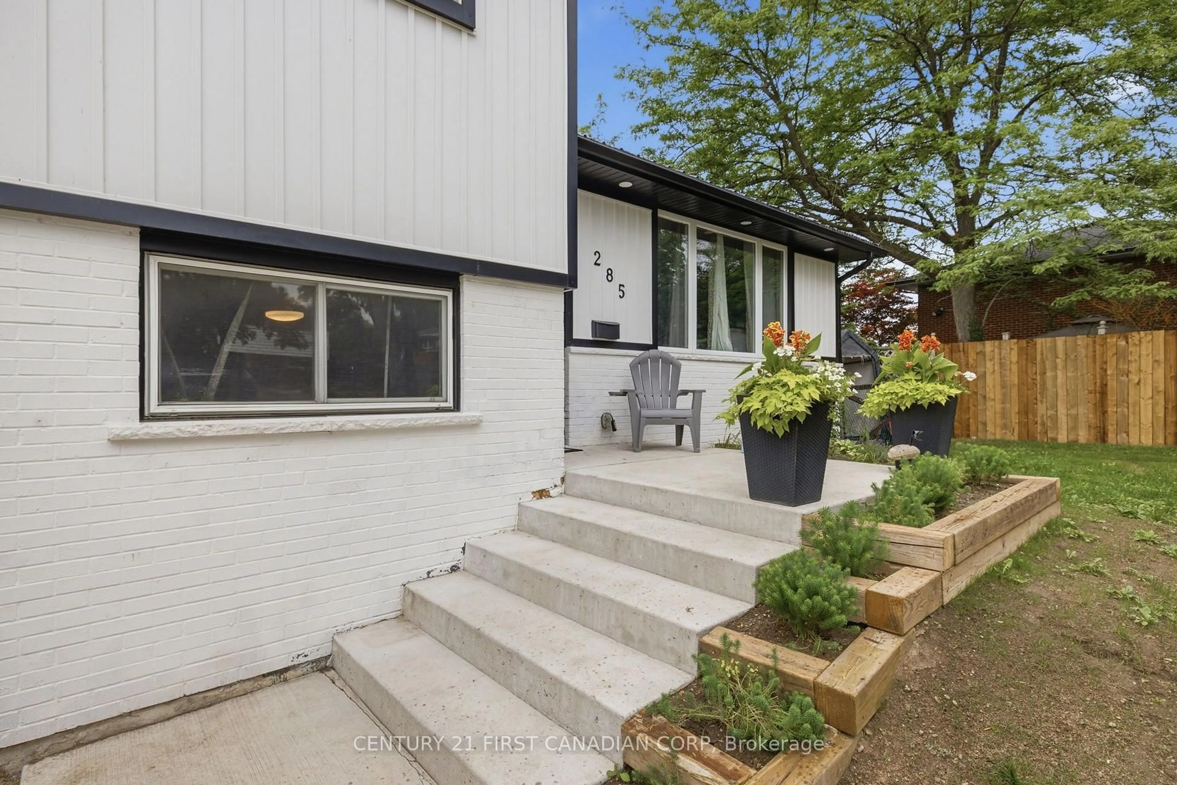Unknown for 285 Panorma Cres, London South Ontario N5Z 3H2