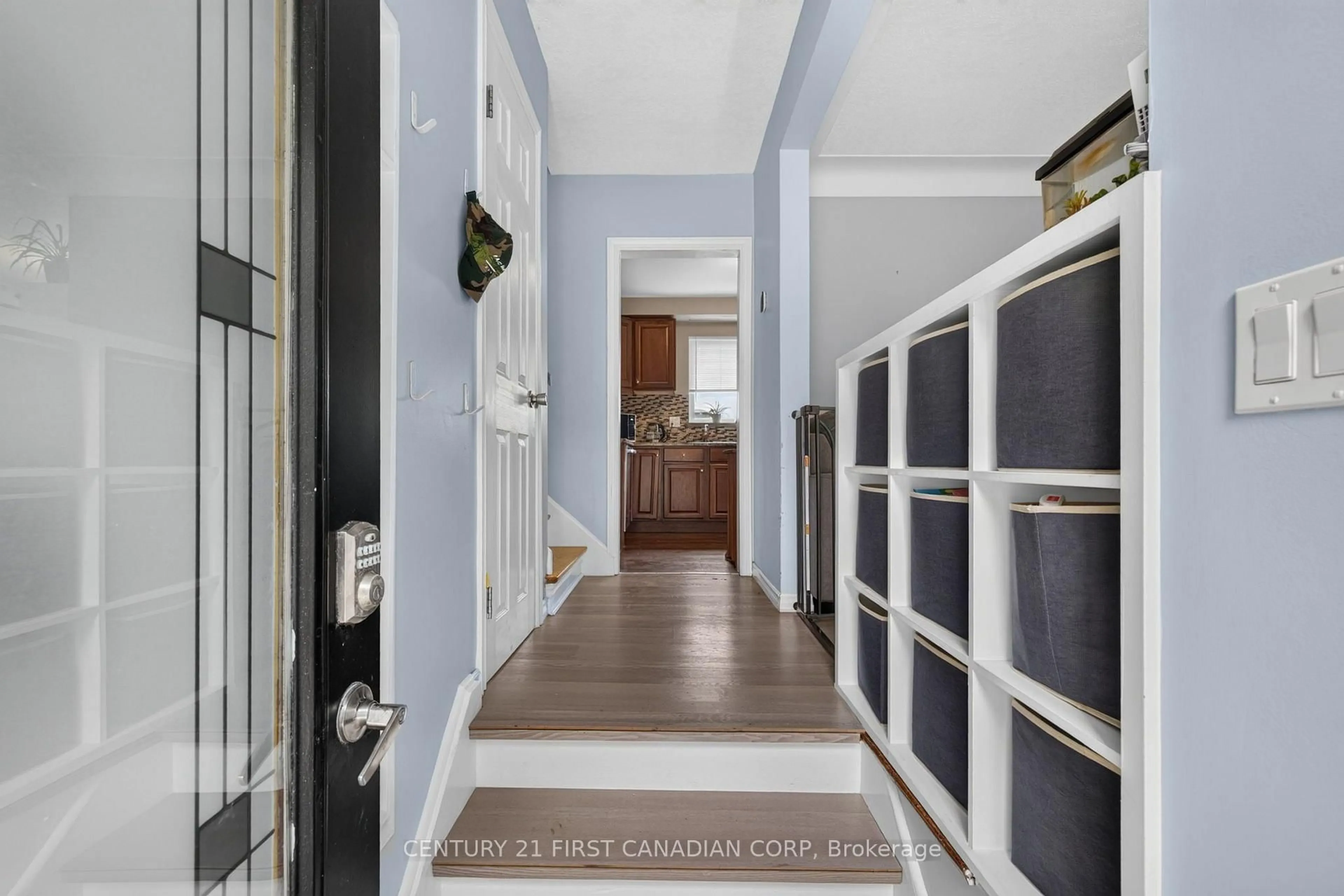 Indoor entryway for 285 Panorma Cres, London South Ontario N5Z 3H2