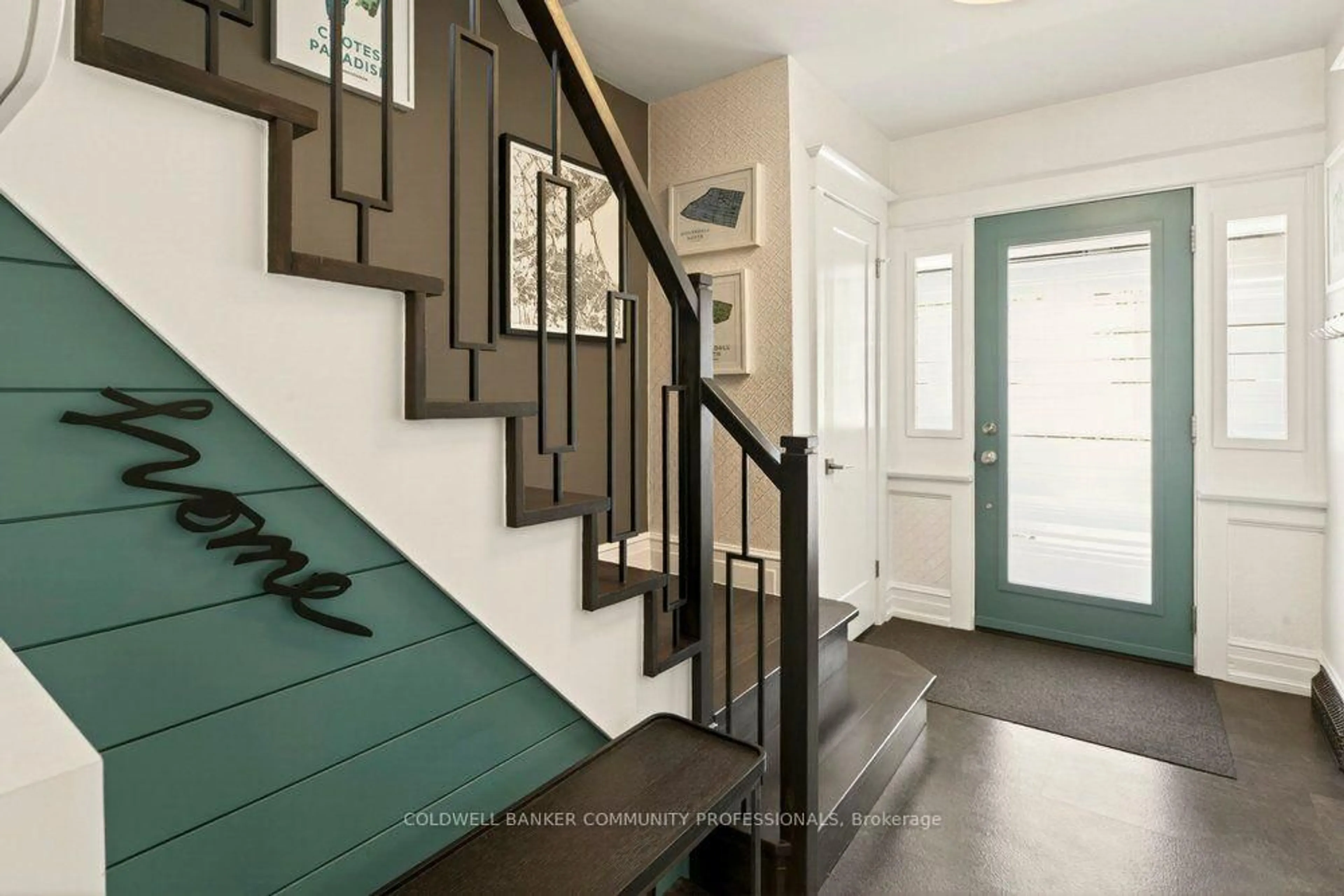 Indoor entryway for 99 Hillcrest Ave, Hamilton Ontario L8P 2X1