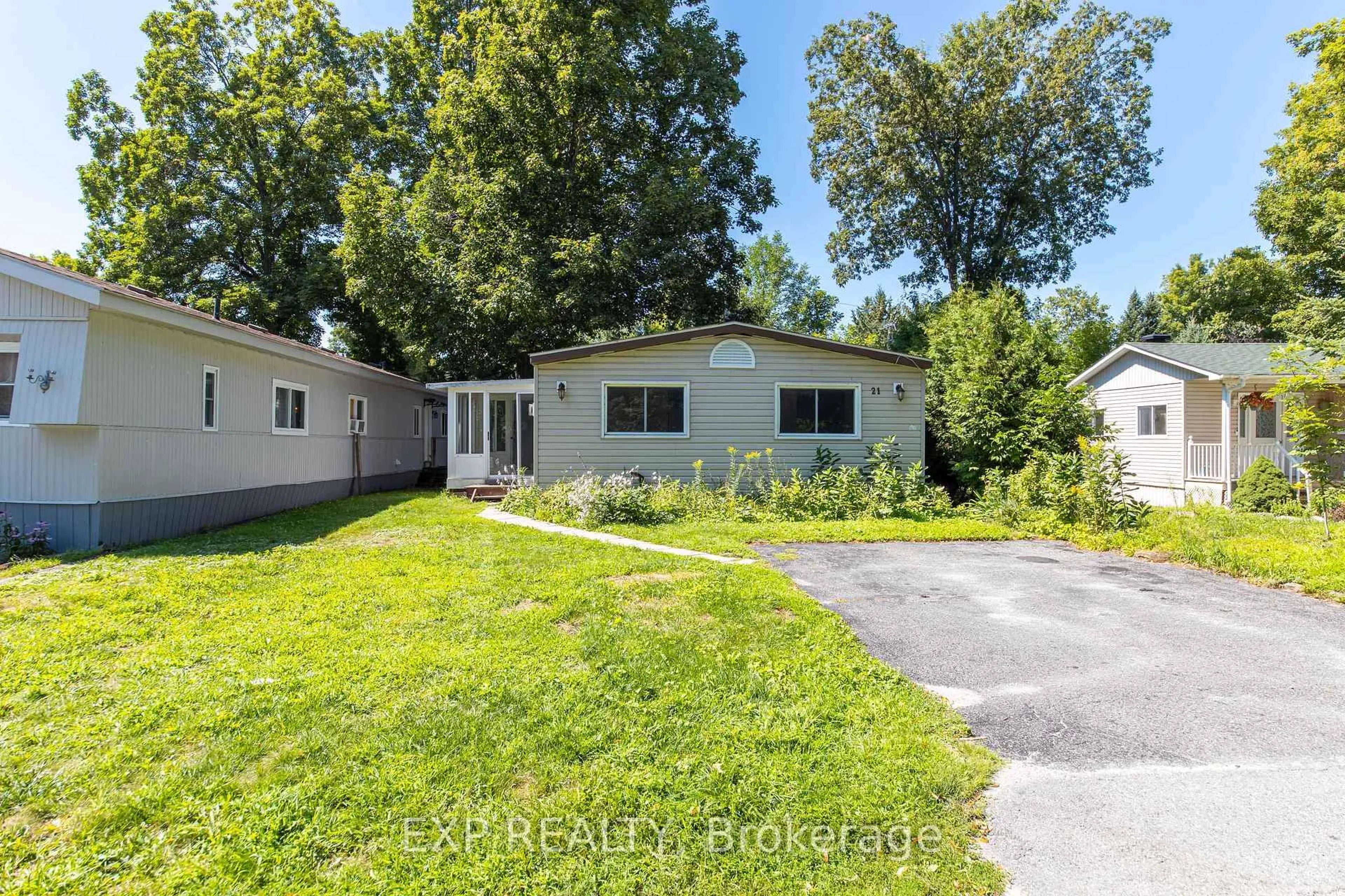 A pic from outside/outdoor area/front of a property/back of a property/a pic from drone, unknown for 21 Maplewood Ave, Carleton Place Ontario K7C 3P1