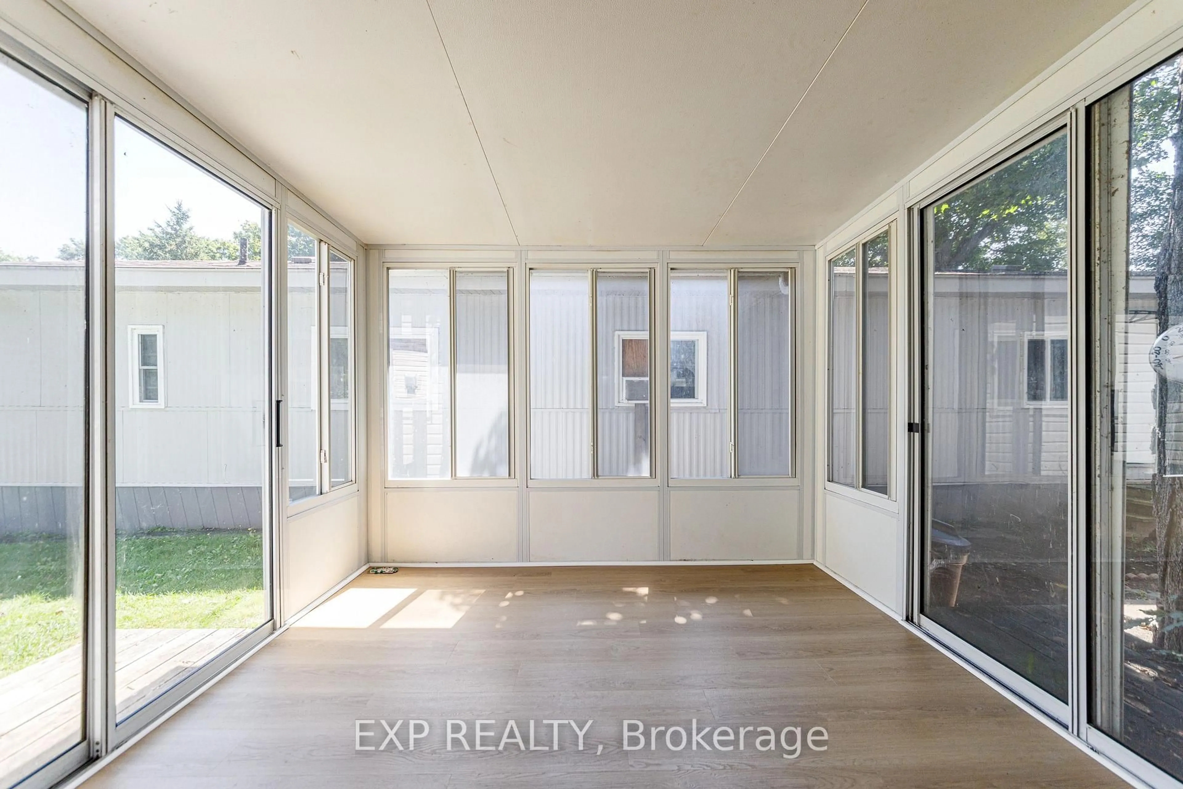 Indoor entryway for 21 Maplewood Ave, Carleton Place Ontario K7C 3P1