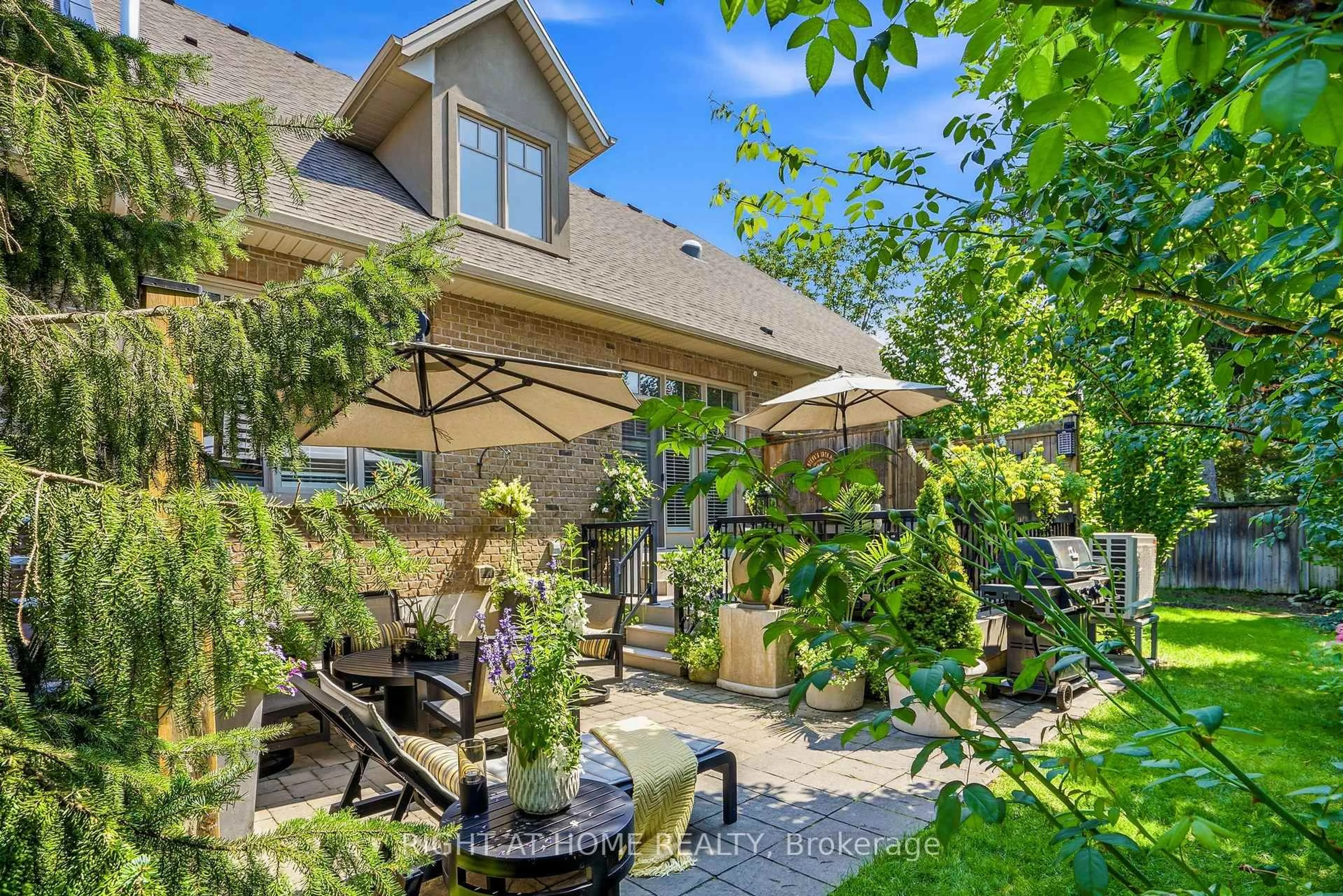 Patio, street for 3 EVERGREEN Lane, Niagara-on-the-Lake Ontario L0S 1J0
