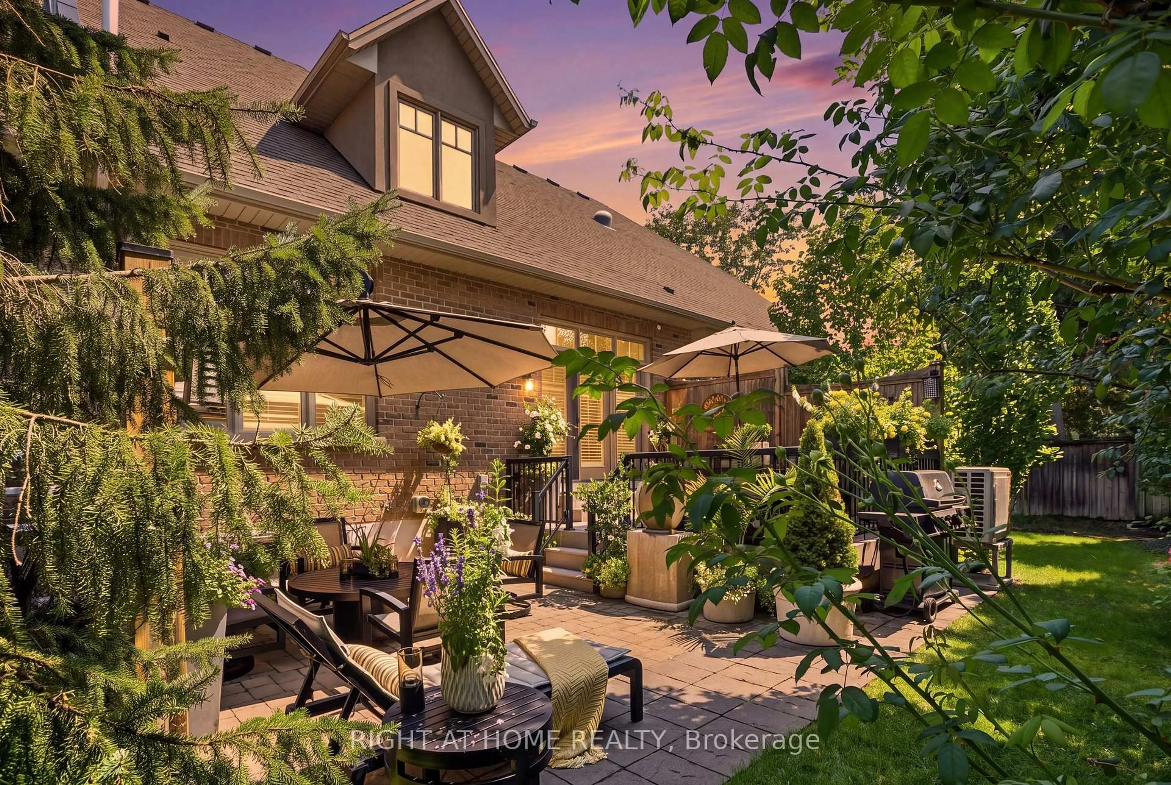 Patio, street for 3 EVERGREEN Lane, Niagara-on-the-Lake Ontario L0S 1J0