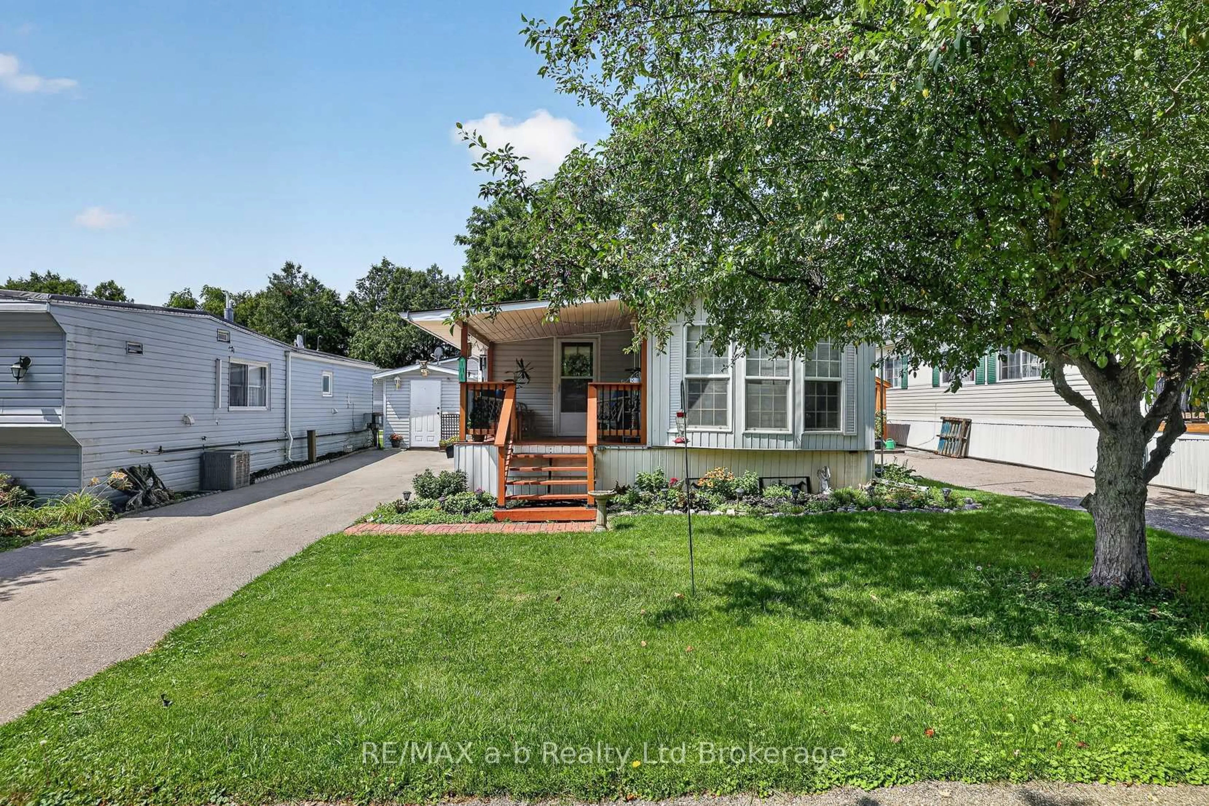 A pic from outside/outdoor area/front of a property/back of a property/a pic from drone, street for 595487 59 #5, East Zorra-Tavistock Ontario N4S 7W1