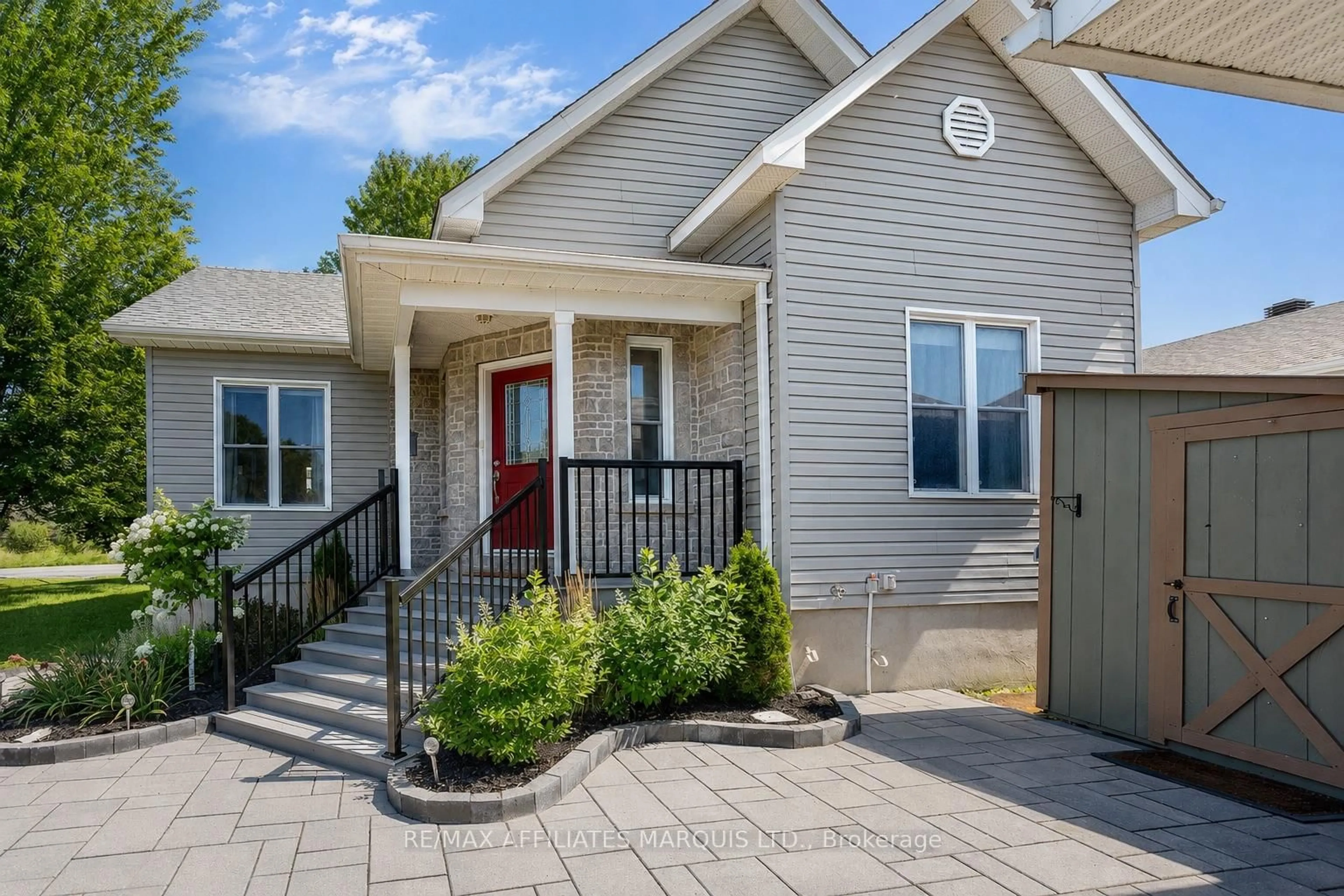 Home with vinyl exterior material, street for 4306 Schell St, South Dundas Ontario K0C 2H0
