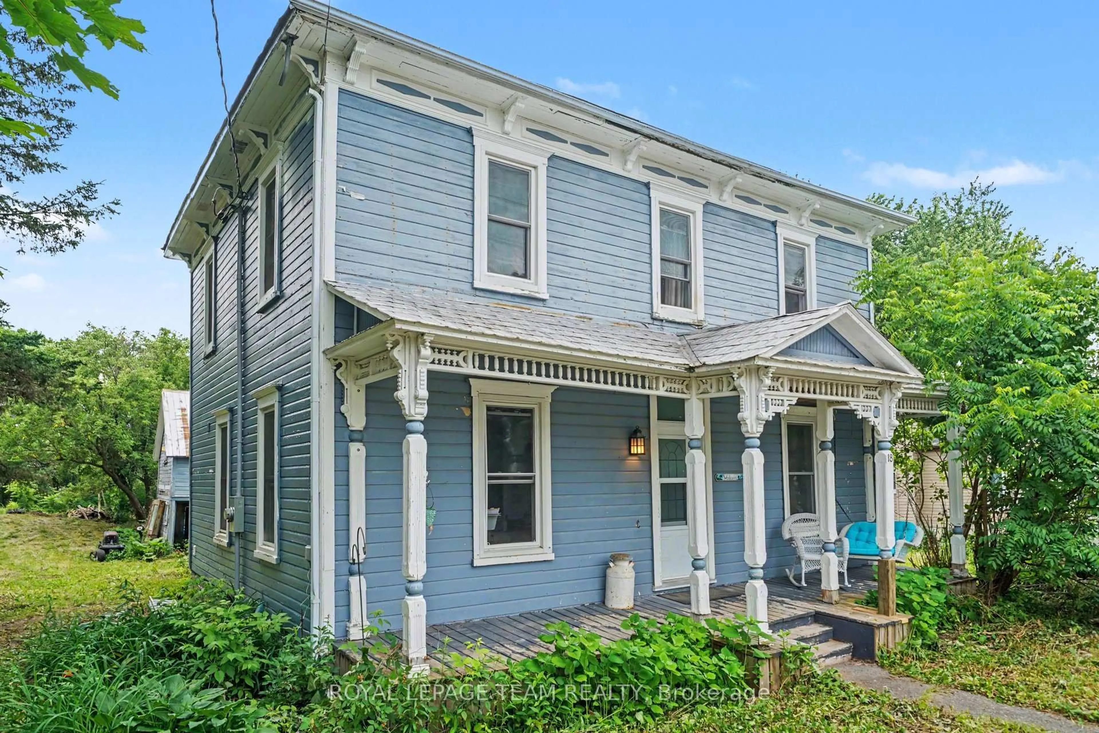 Home with vinyl exterior material, street for 18 Moffat St, North Dundas Ontario K0A 2R0