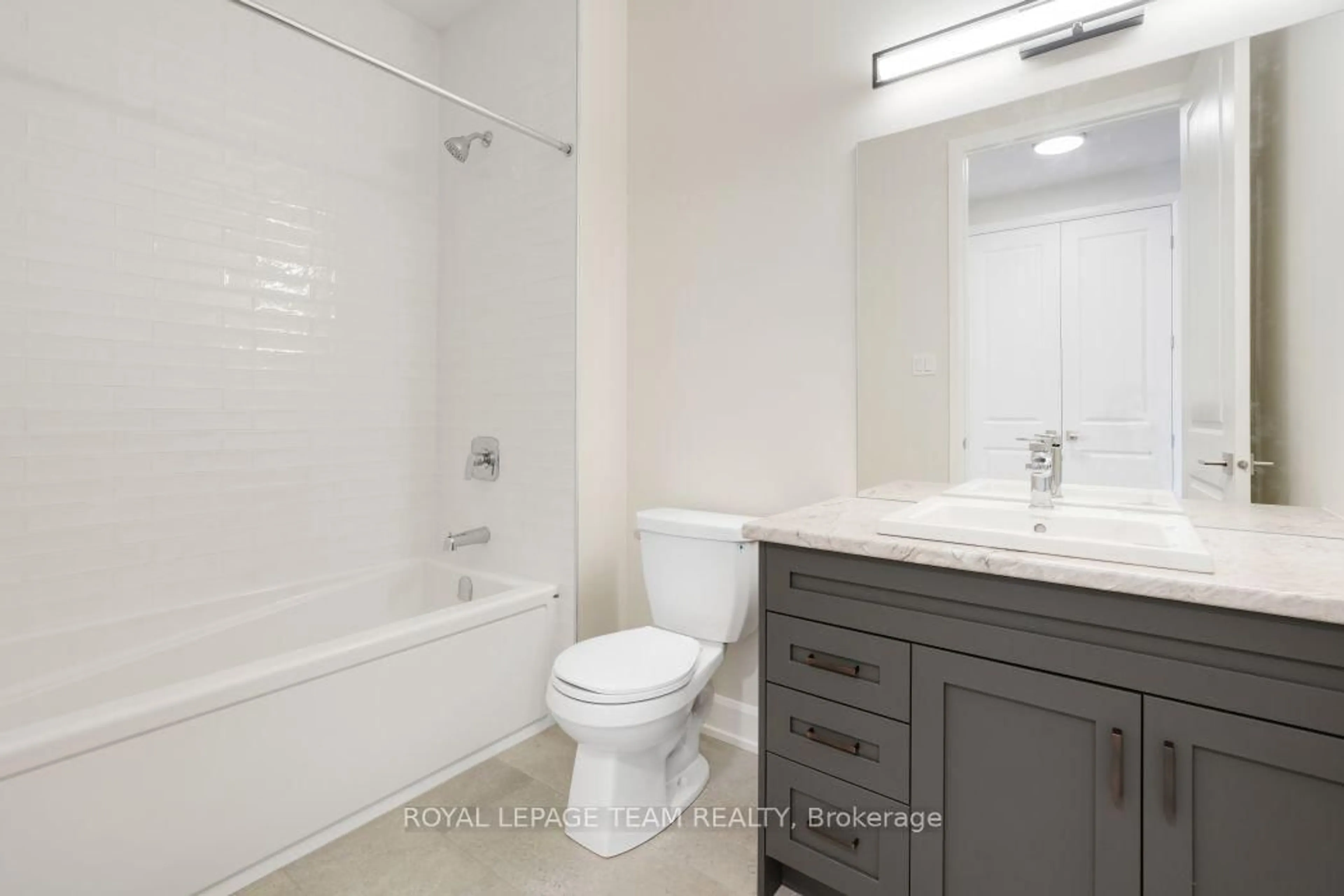 Standard bathroom, ceramic/tile floor for 1189 Potter Dr, Brockville Ontario K6V 0G8