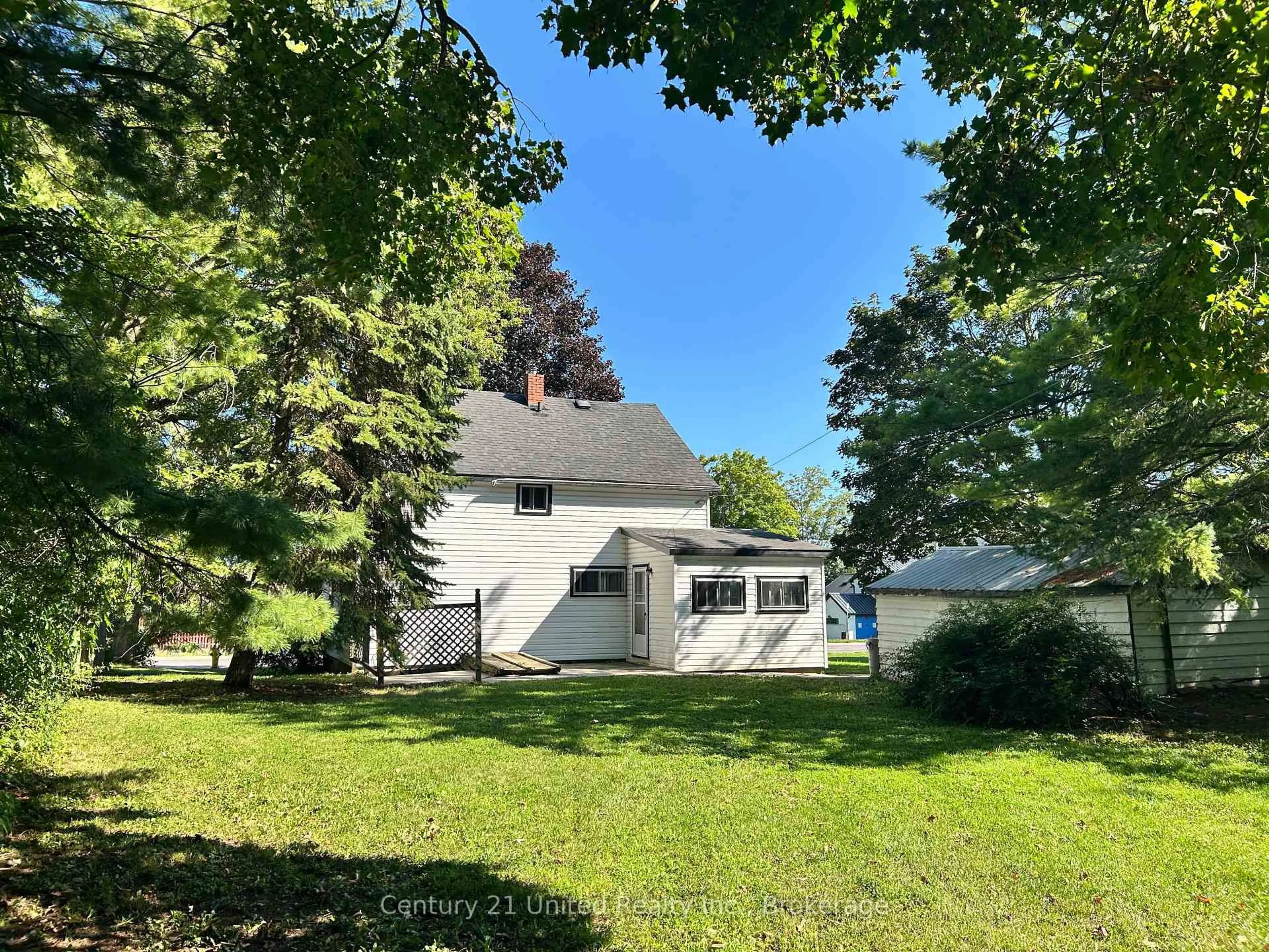 A pic from outside/outdoor area/front of a property/back of a property/a pic from drone, unknown for 140 Queen St, Trent Hills Ontario K0L 1L0