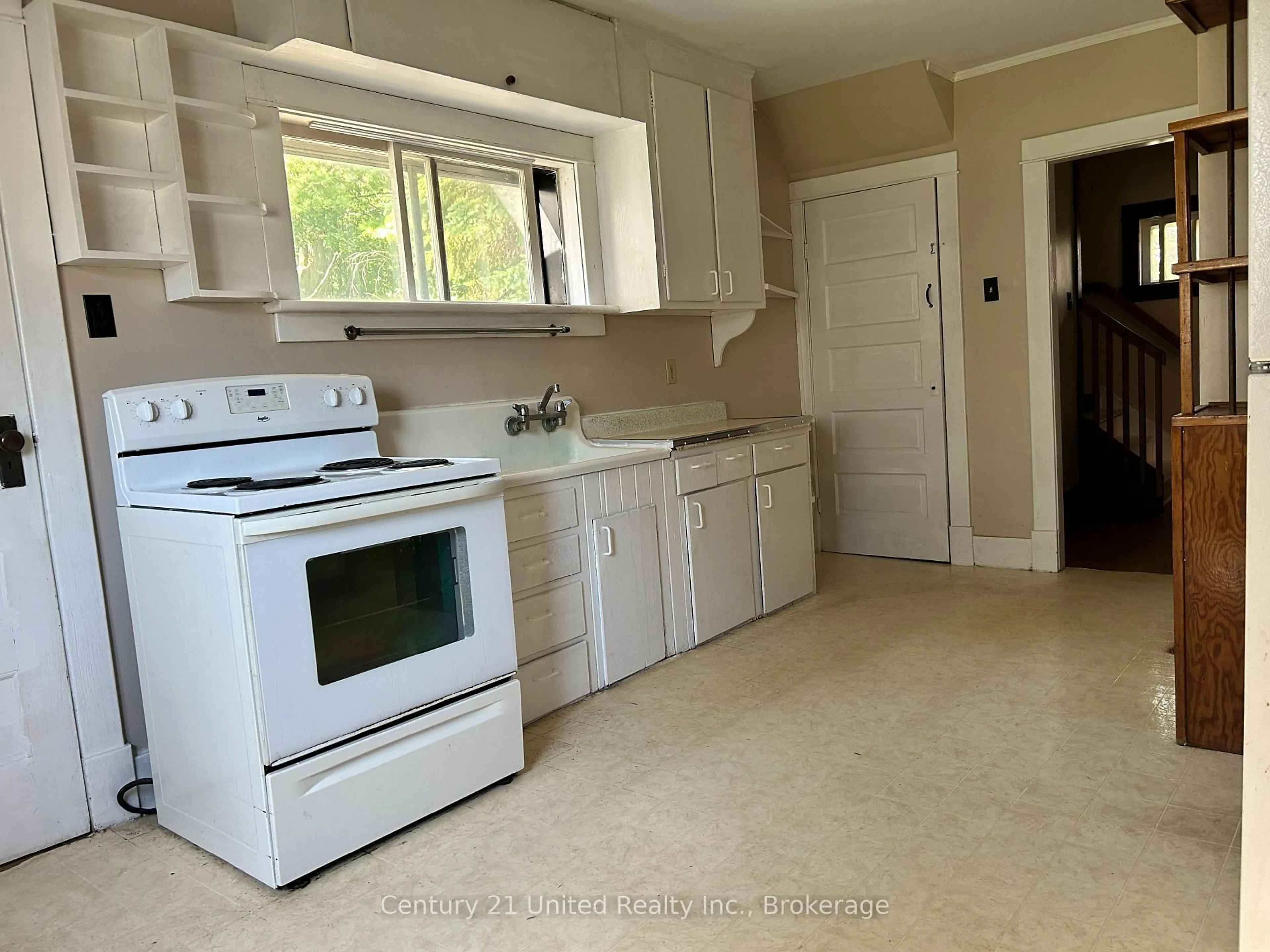 Standard kitchen, ceramic/tile floor for 140 Queen St, Trent Hills Ontario K0L 1L0