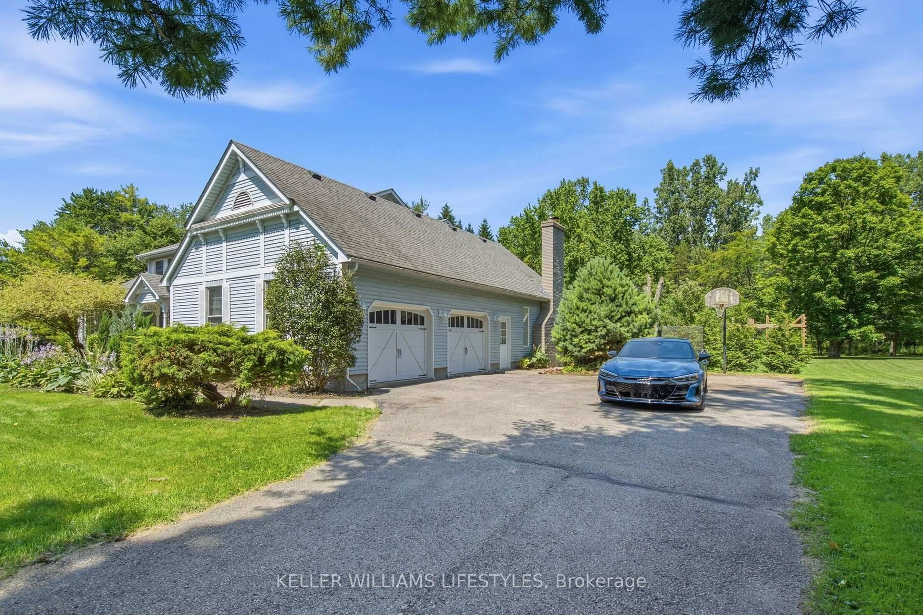 A pic from outside/outdoor area/front of a property/back of a property/a pic from drone, street for 14 LANSDOWNE PARK Cres, Middlesex Centre Ontario N0L 1R0