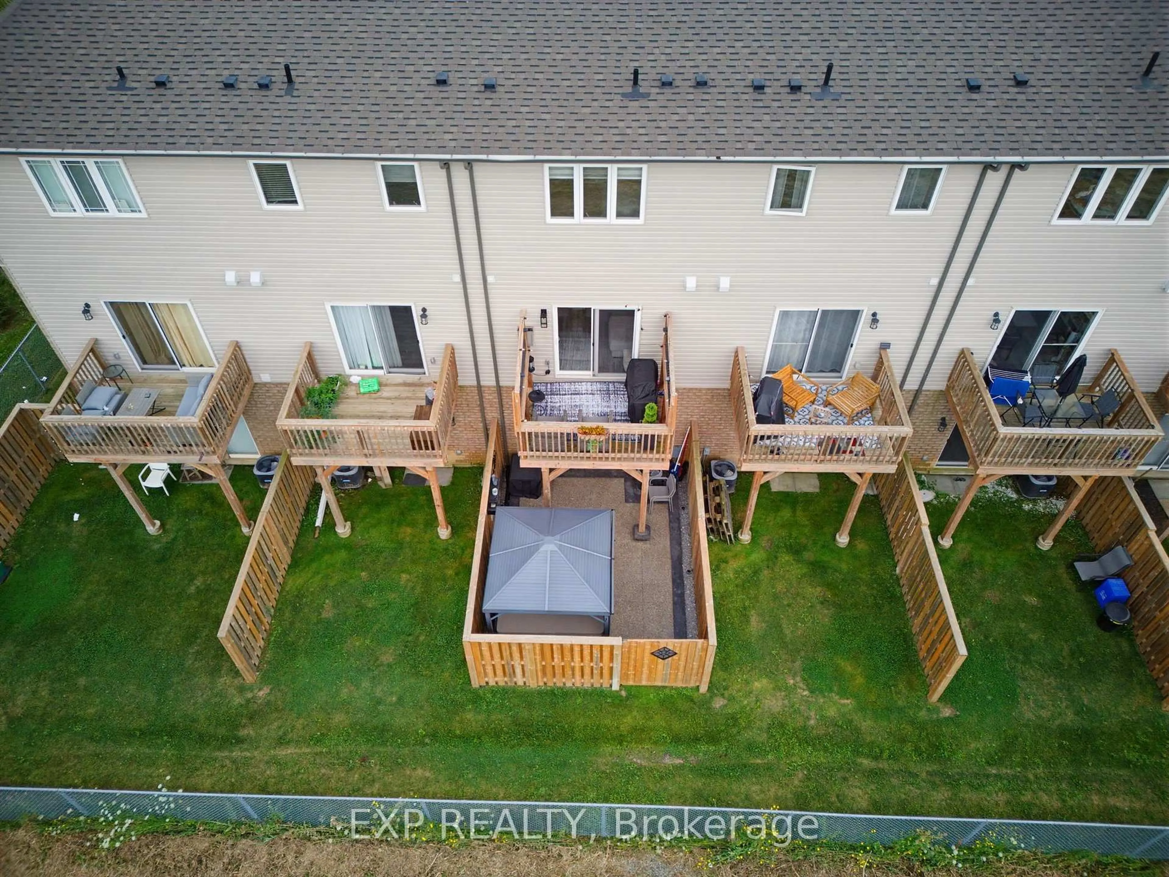 A pic from outside/outdoor area/front of a property/back of a property/a pic from drone, city buildings view from balcony for 74 Laguna Village Cres, Hamilton Ontario L0R 1P0