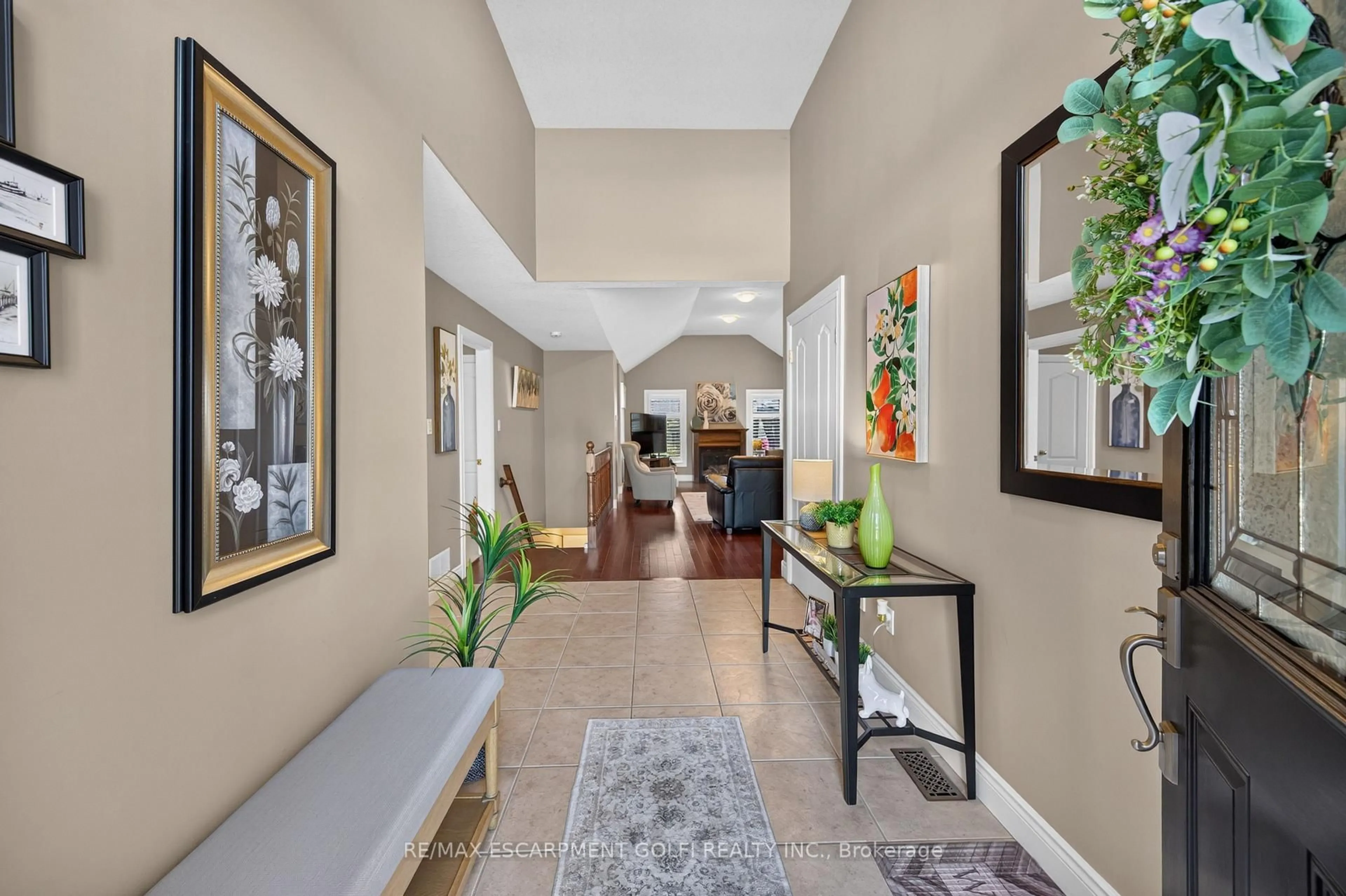 Indoor entryway for 108 WILLOWDALE Cres, Norfolk Ontario N0A 1N5