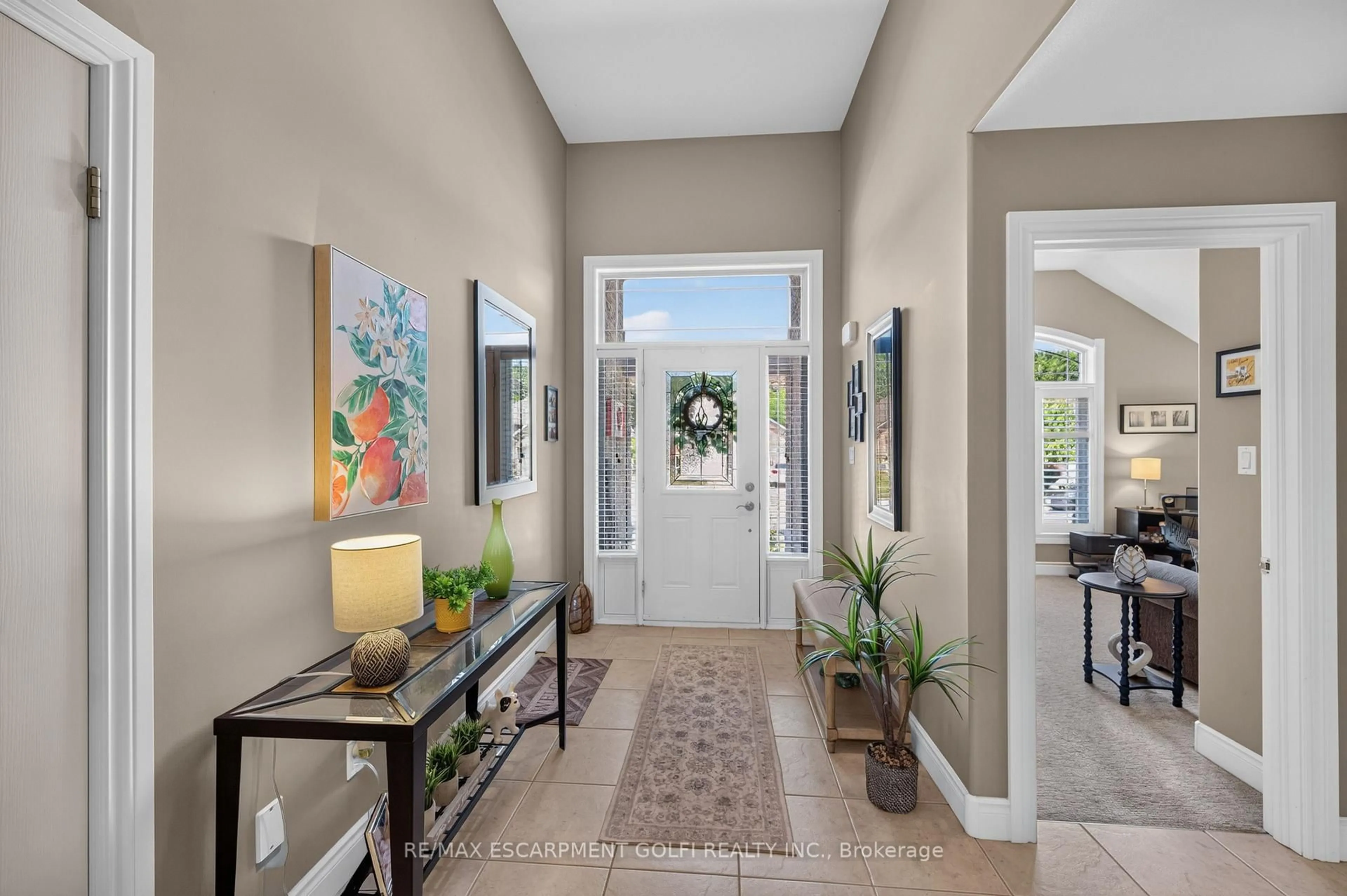 Indoor entryway for 108 WILLOWDALE Cres, Norfolk Ontario N0A 1N5