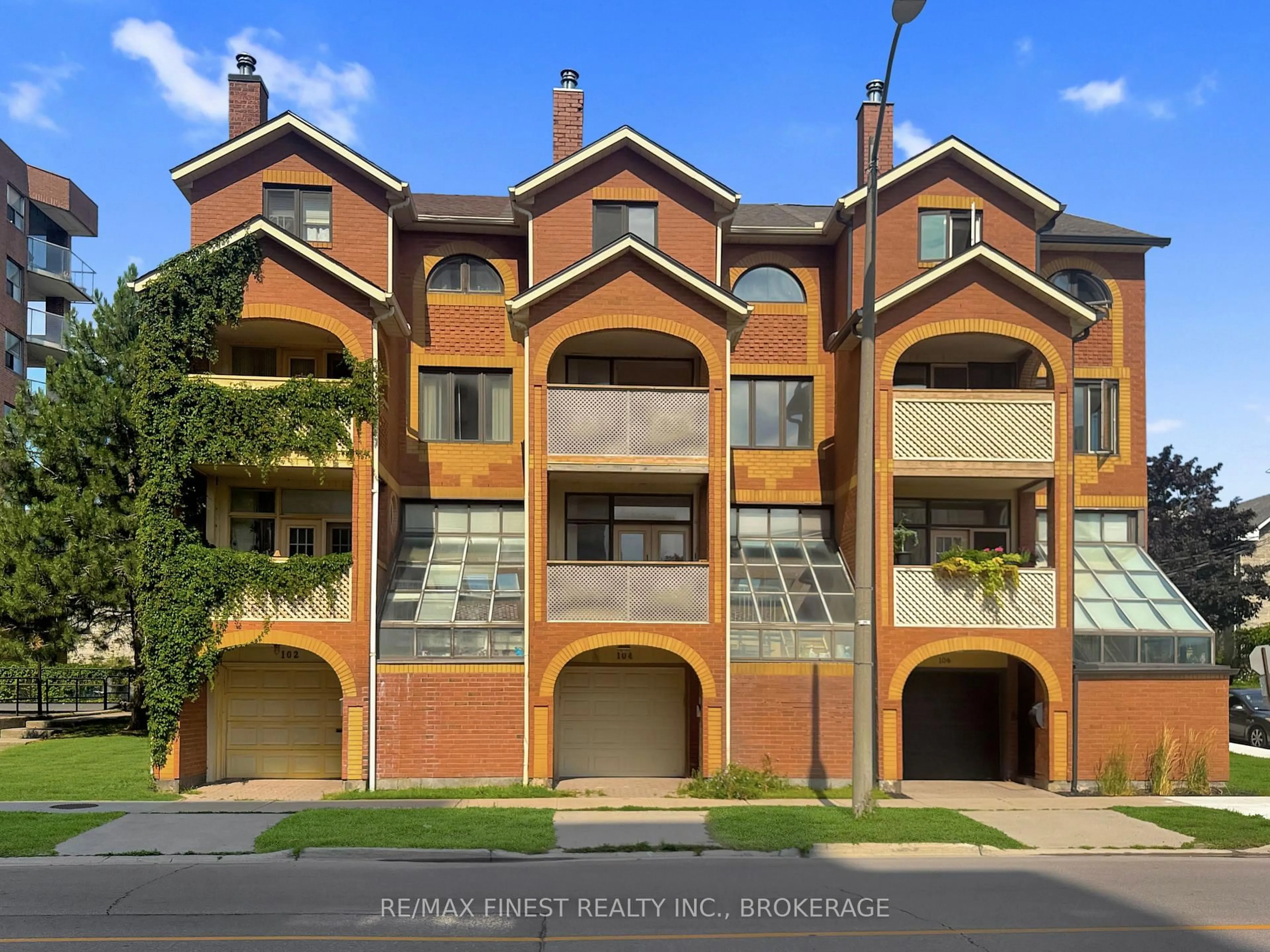 A pic from outside/outdoor area/front of a property/back of a property/a pic from drone, building for 104 Ontario St, Kingston Ontario K7L 2Y3