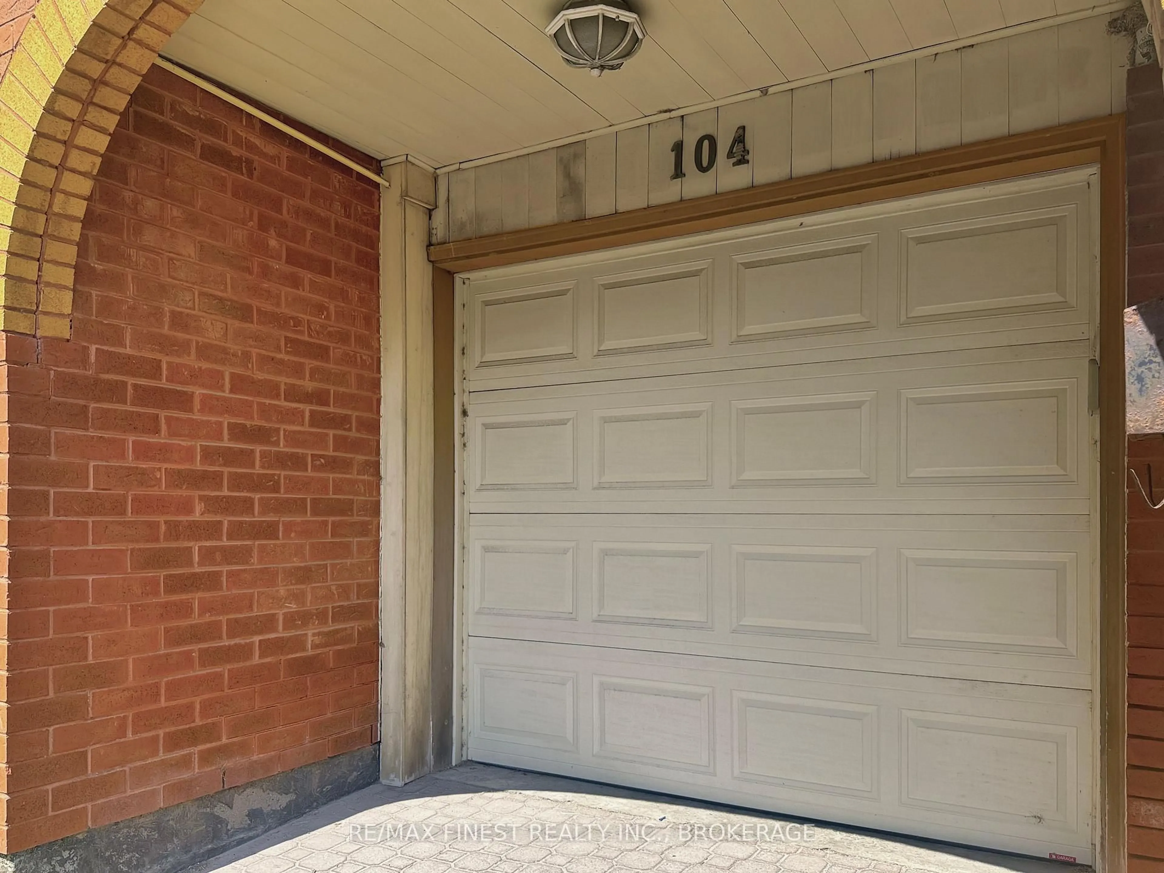 Indoor garage for 104 Ontario St, Kingston Ontario K7L 2Y3