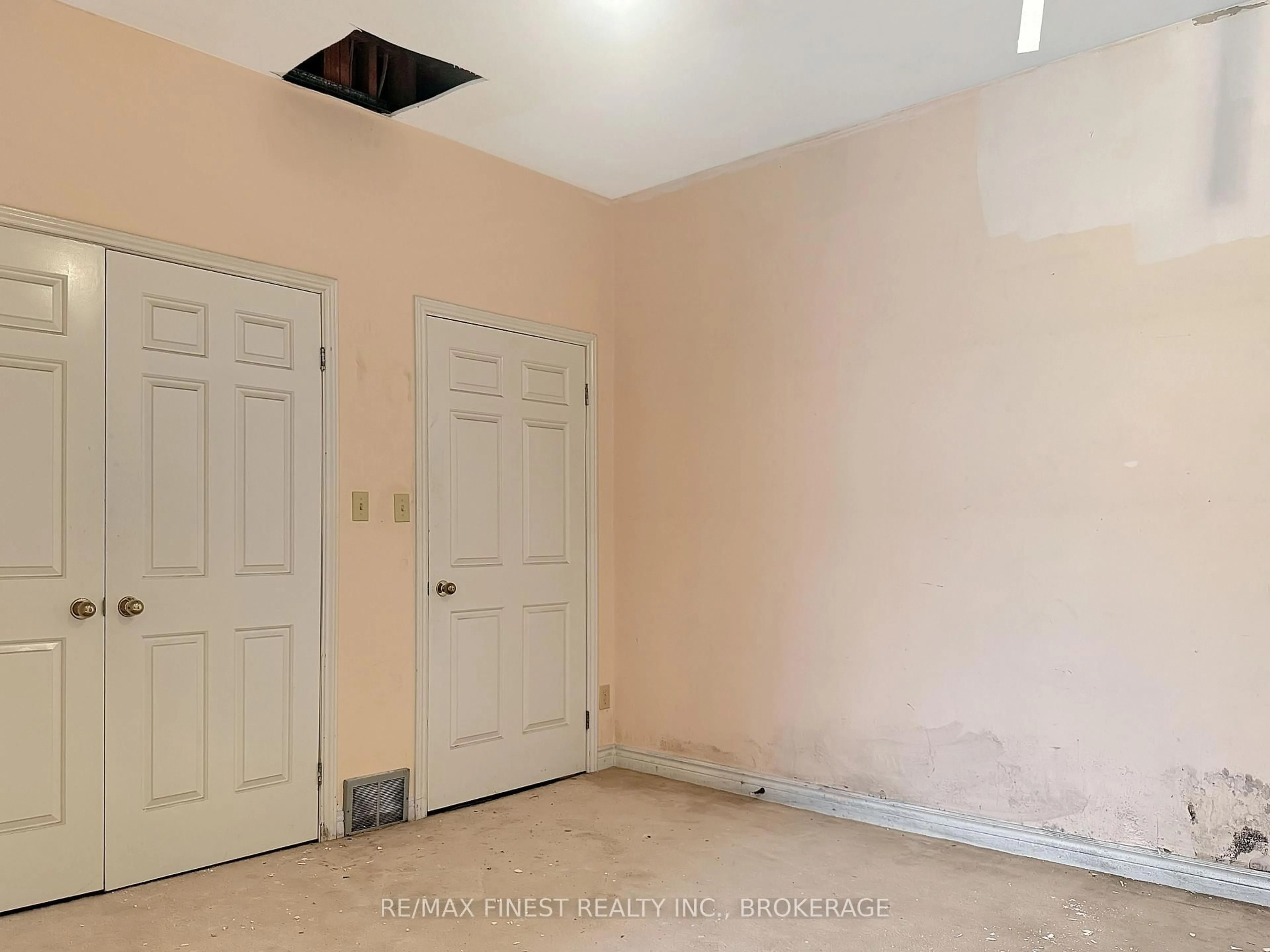 A pic of a room for 104 Ontario St, Kingston Ontario K7L 2Y3