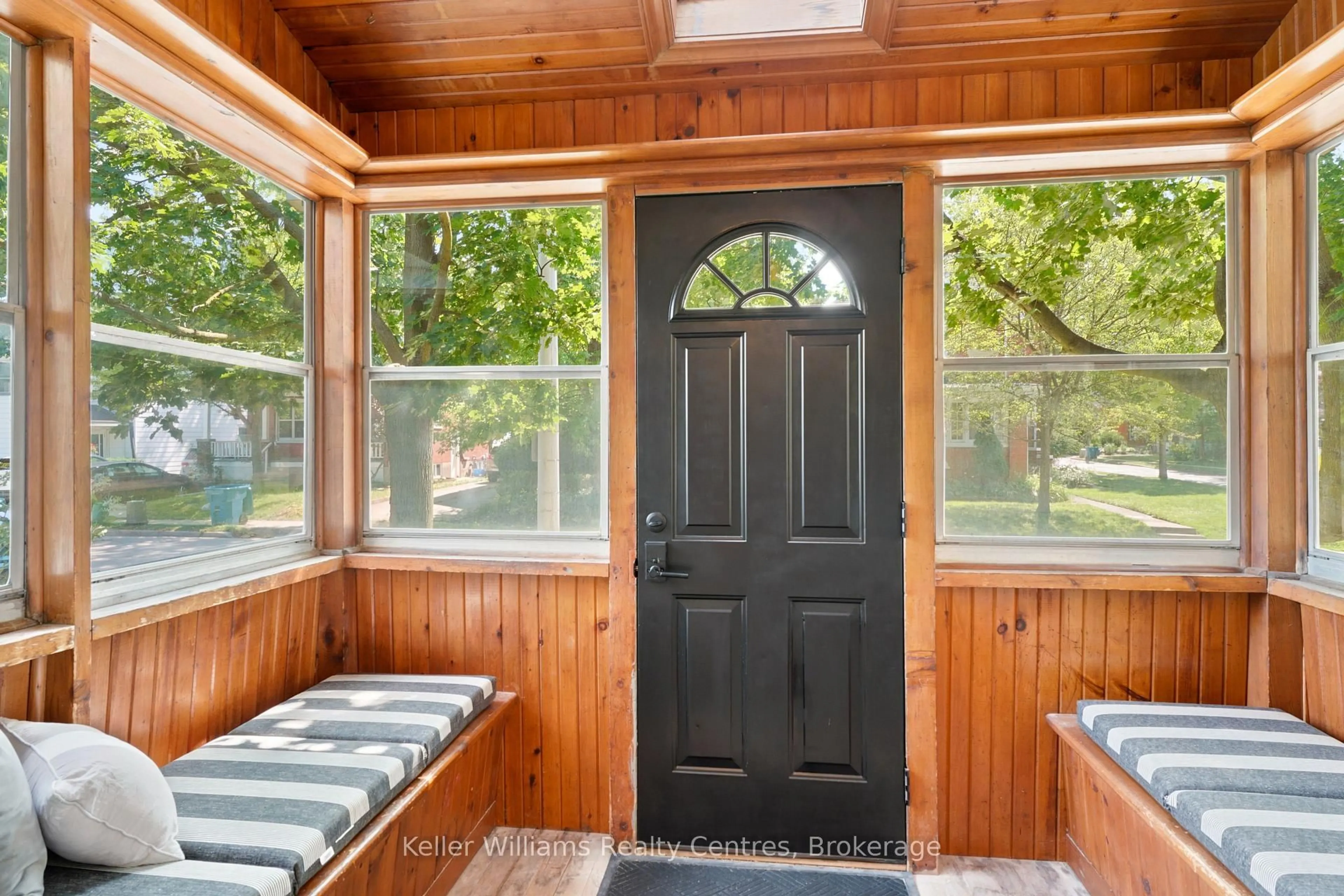 Indoor entryway for 96 Charles St, Stratford Ontario N5A 5X7