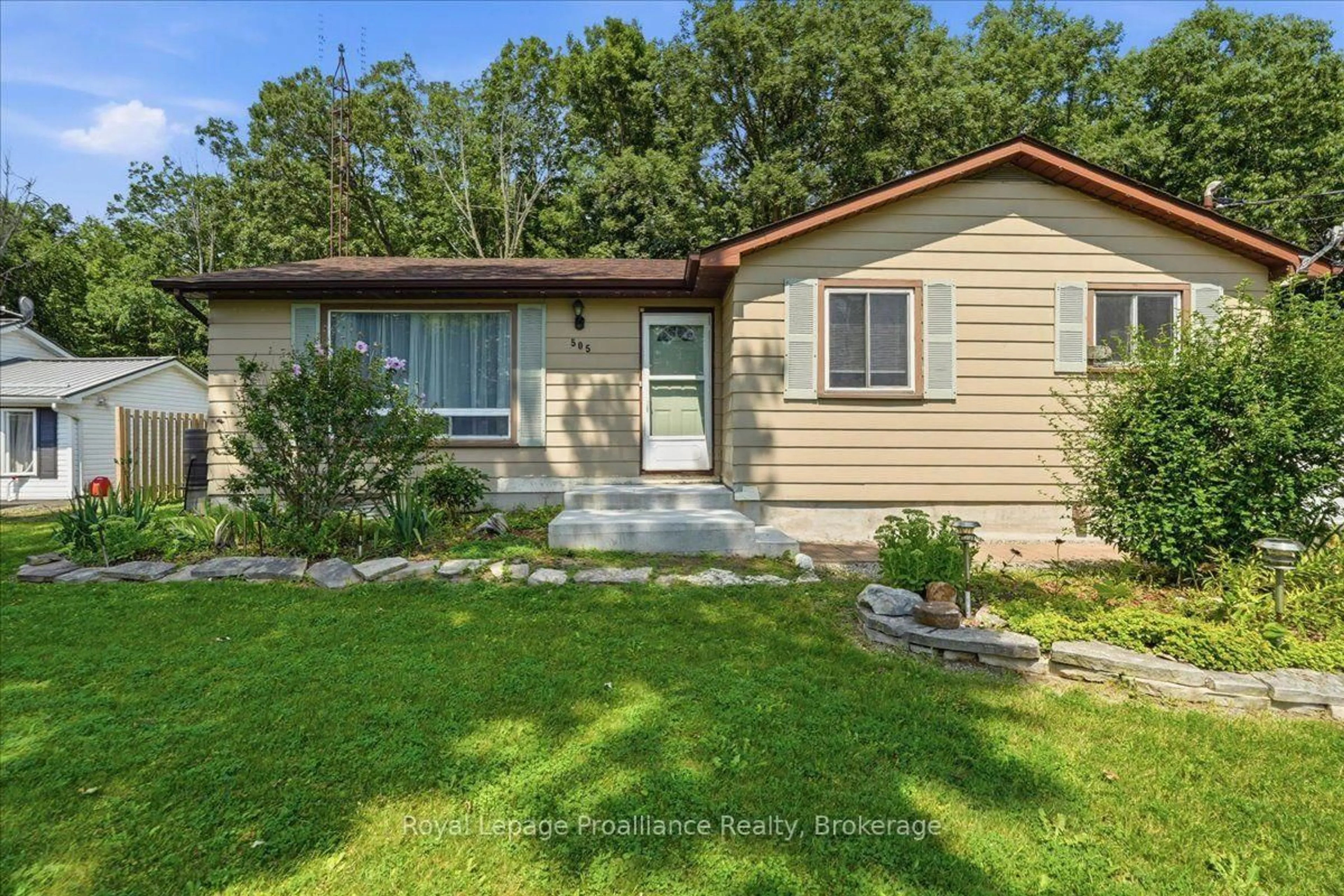 Home with vinyl exterior material, unknown for 505 County Road 8, Napanee Ontario K7R 3K6