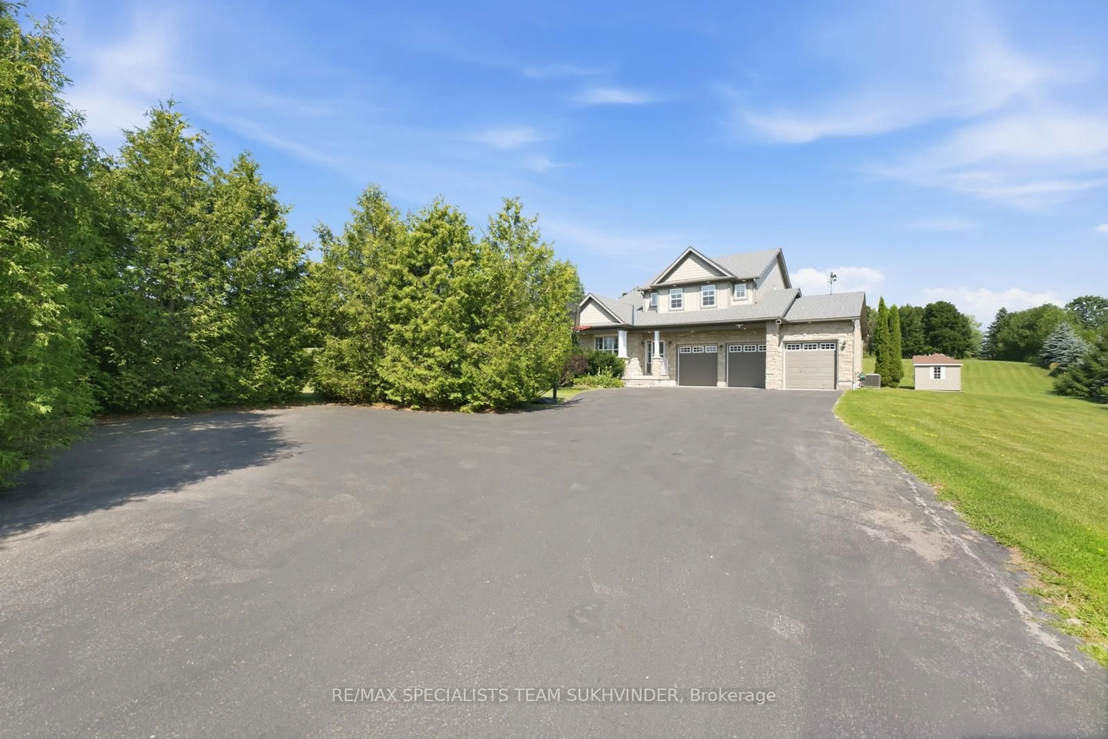 A pic from outside/outdoor area/front of a property/back of a property/a pic from drone, unknown for 37 Woodland Dr, East Garafraxa Ontario L9W 6B7