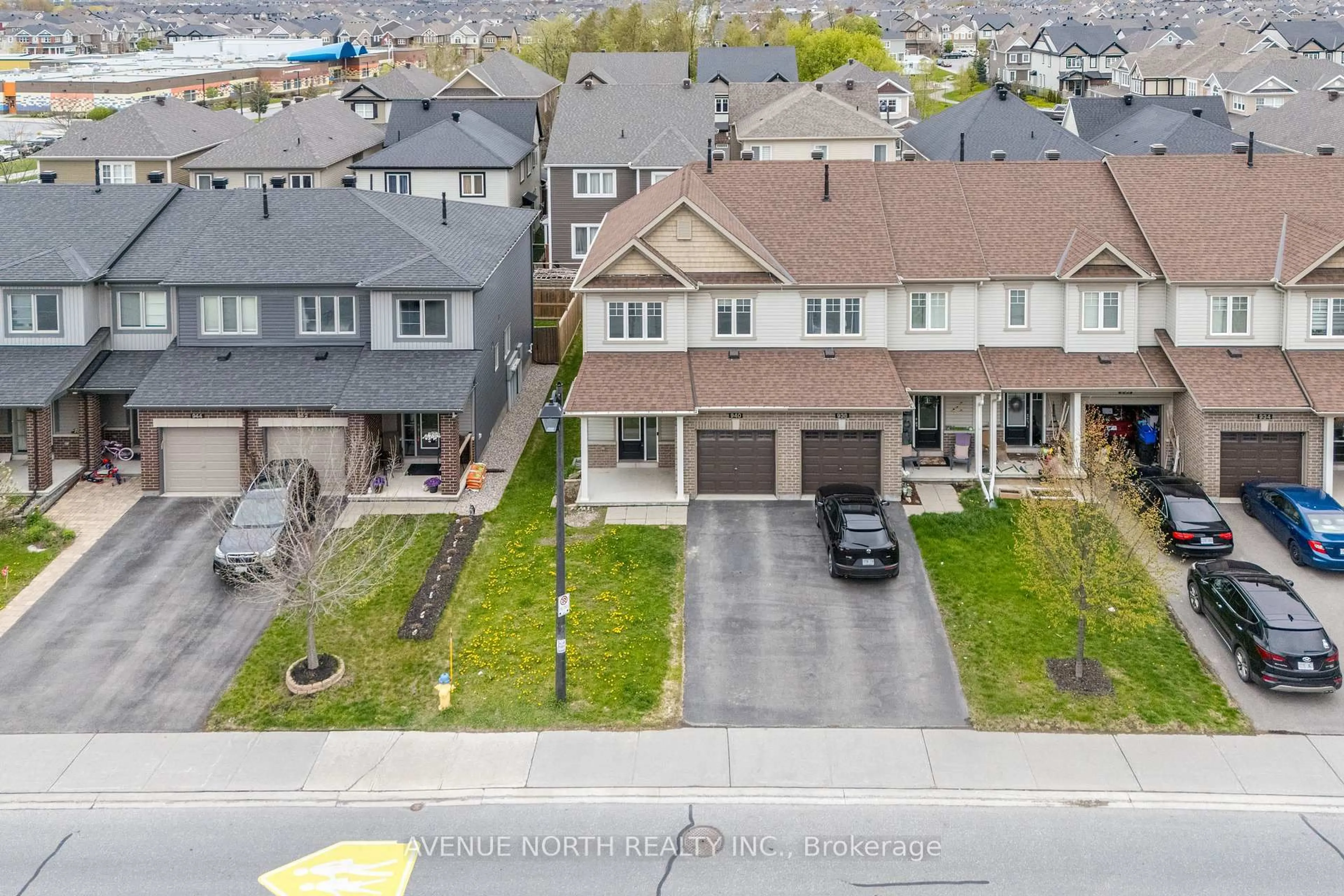 A pic from outside/outdoor area/front of a property/back of a property/a pic from drone, street for 940 Kilbirnie Dr, Ottawa Ontario K2J 5T9