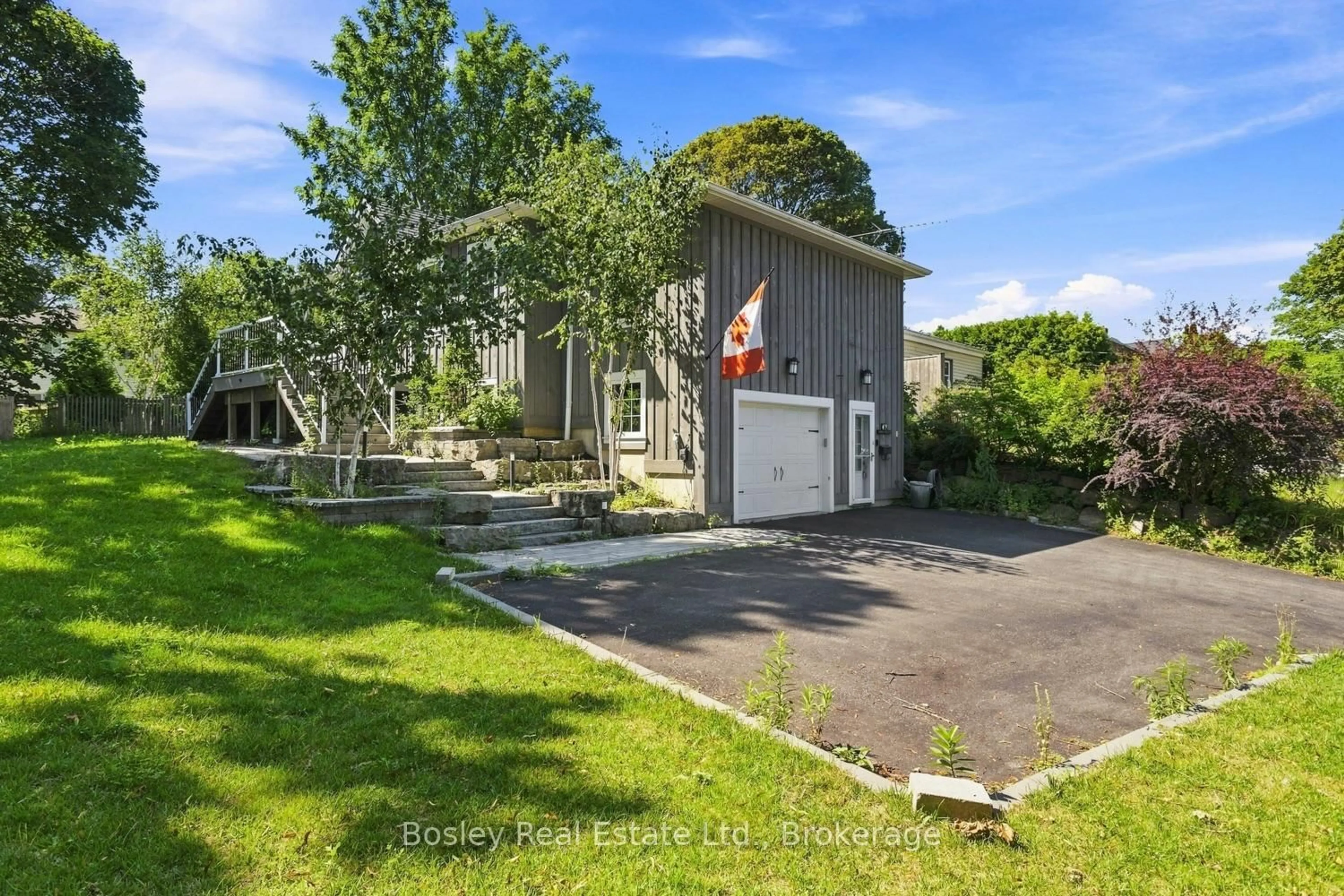 A pic from outside/outdoor area/front of a property/back of a property/a pic from drone, street for 49 Sherbourne St, Port Hope Ontario L1A 1H3
