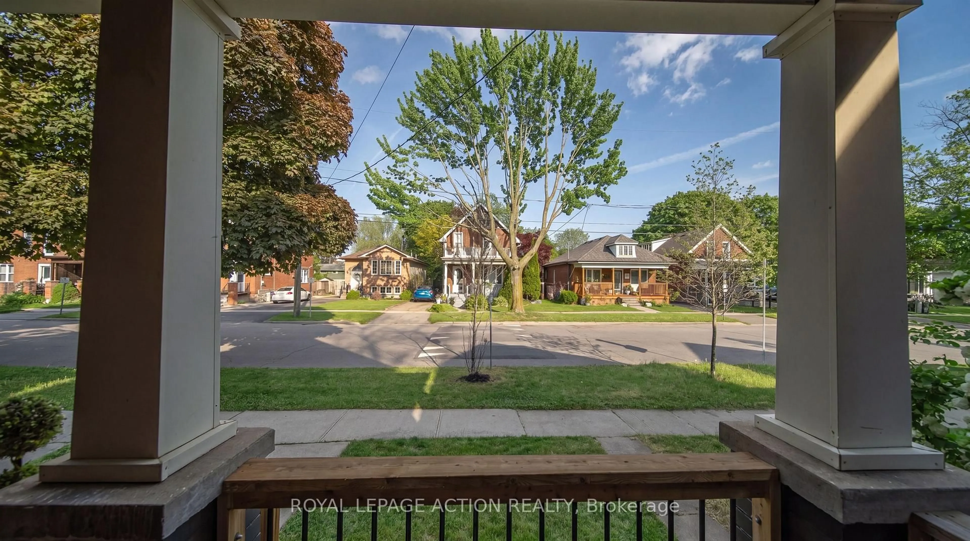Patio, street for 20 Wells Ave, Brantford Ontario N3R 4J2