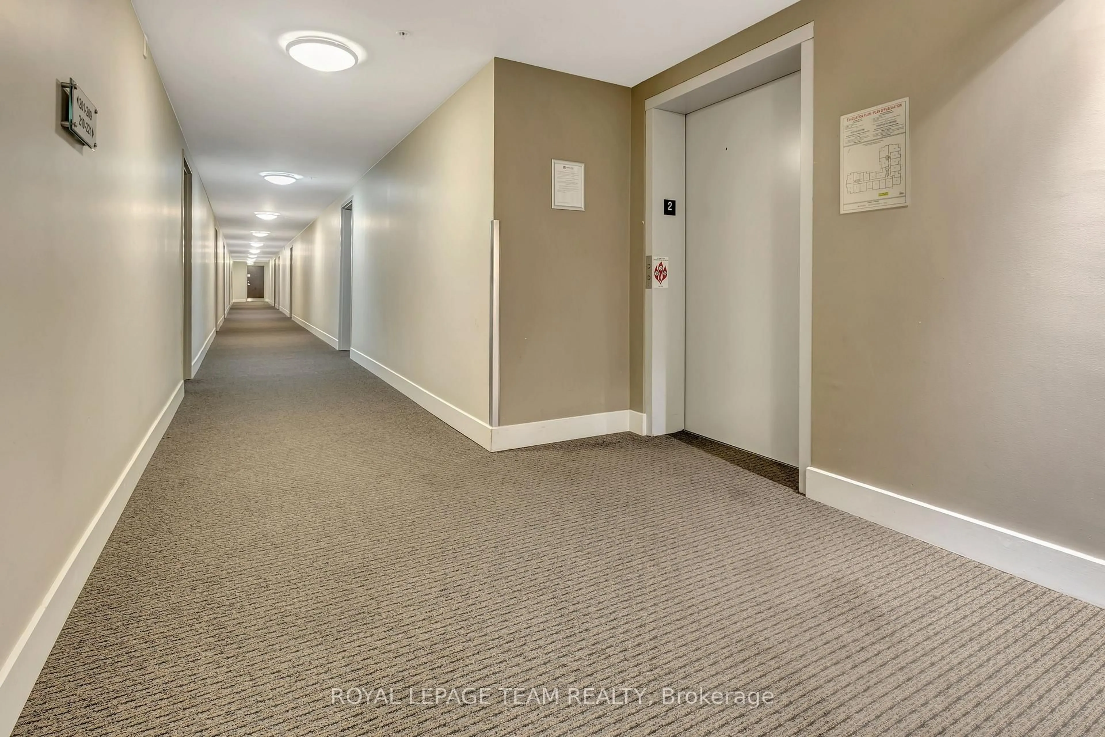 Indoor foyer for 2785 Baseline Rd #215, Ottawa Ontario K2H 0B7