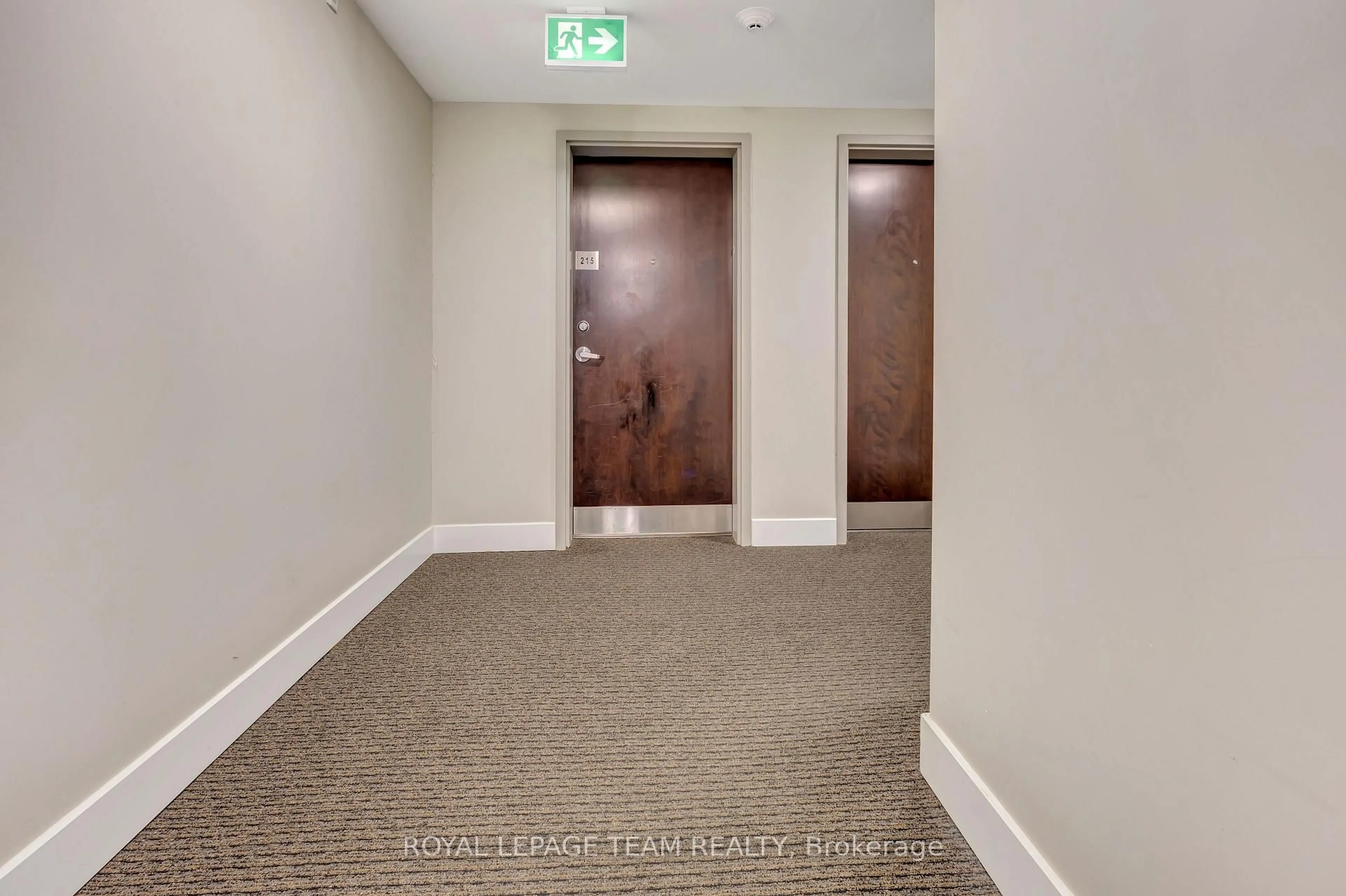 Indoor foyer for 2785 Baseline Rd #215, Ottawa Ontario K2H 0B7