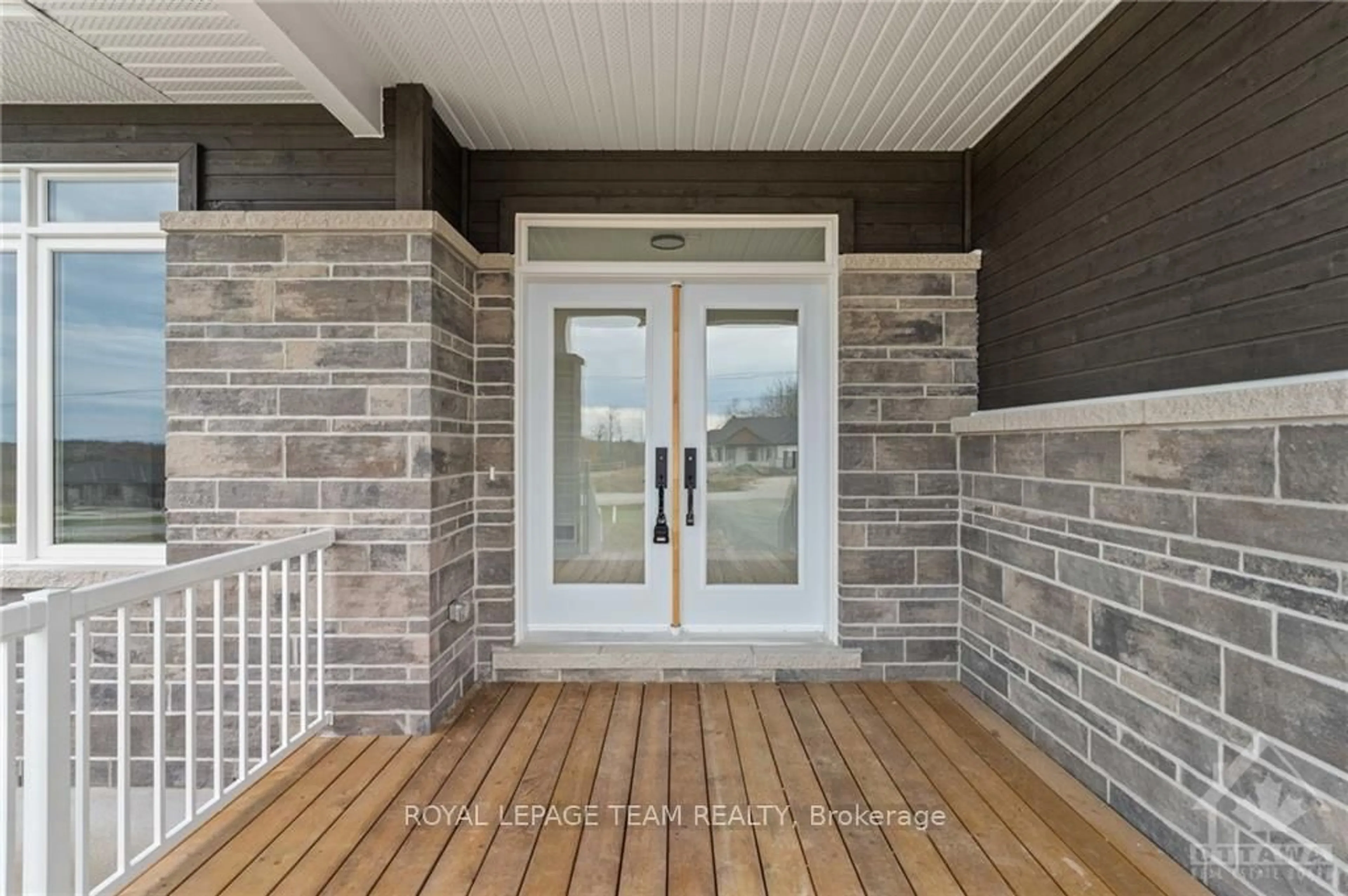 Indoor entryway for 19 Irvin Woermke St, Braeside Ontario K0A 1G0