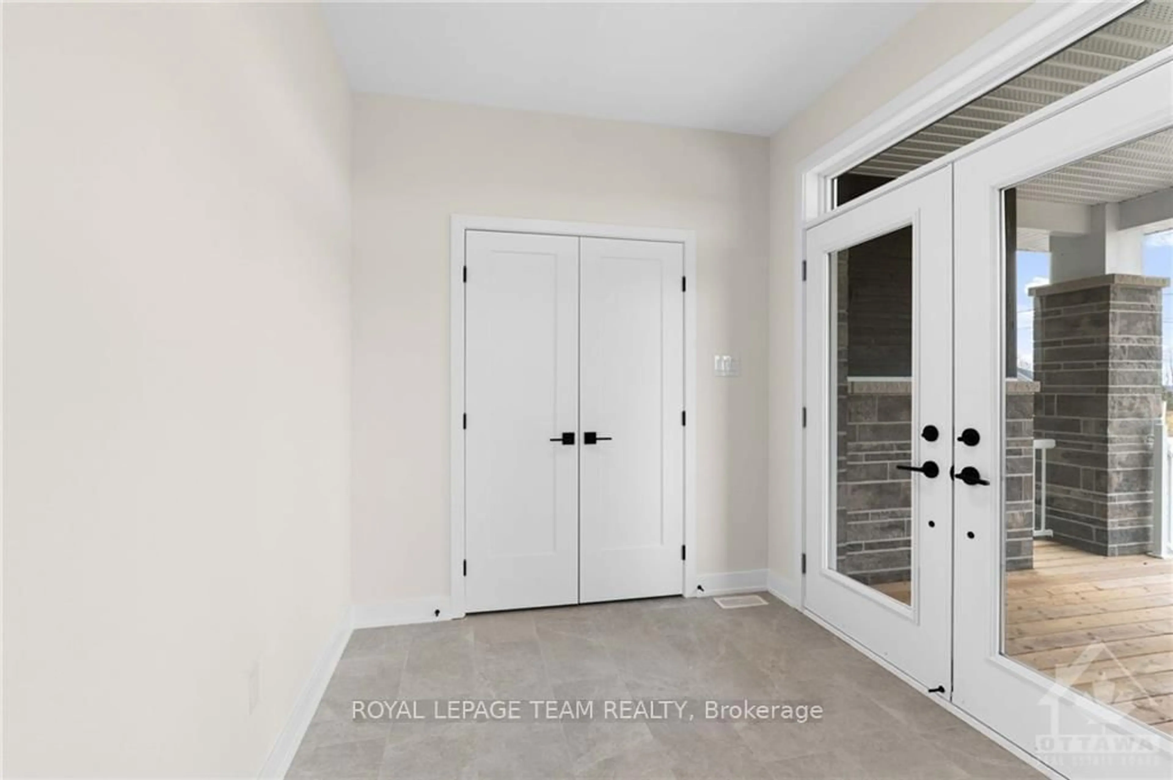 Indoor entryway for 19 Irvin Woermke St, Braeside Ontario K0A 1G0
