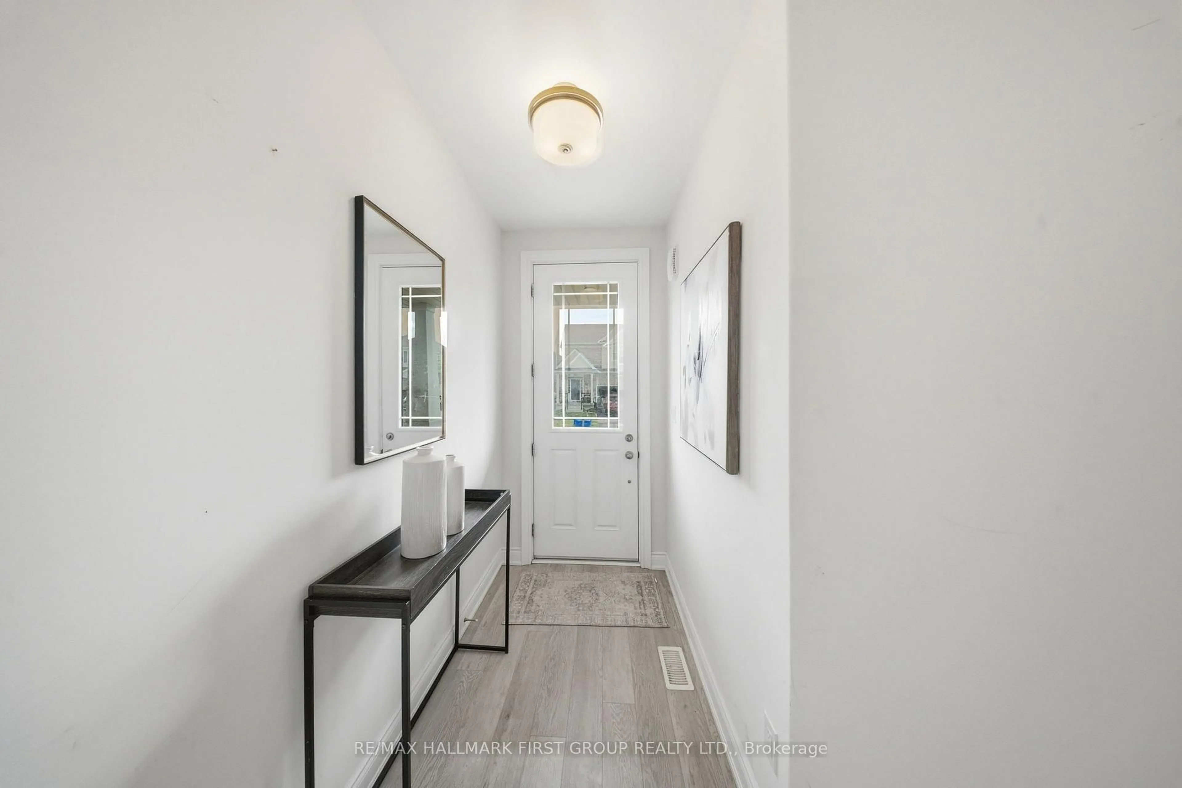 Indoor entryway for 80 Marsh Ave #124, Peterborough Ontario K9H 0J5