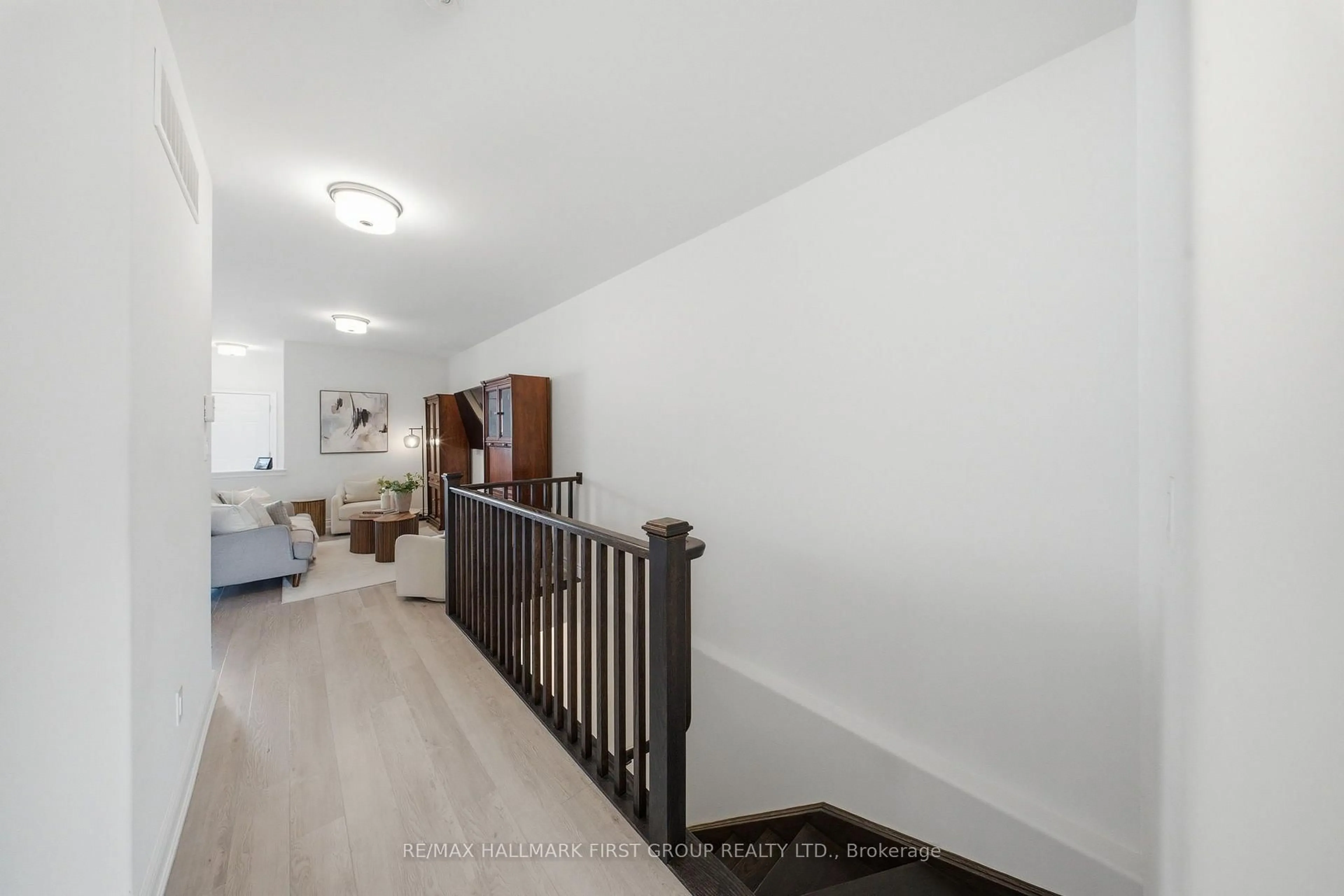 Indoor foyer for 80 Marsh Ave #124, Peterborough Ontario K9H 0J5