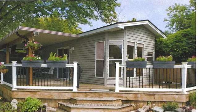4895 Lakeshore Rd #D36, Plympton-Wyoming