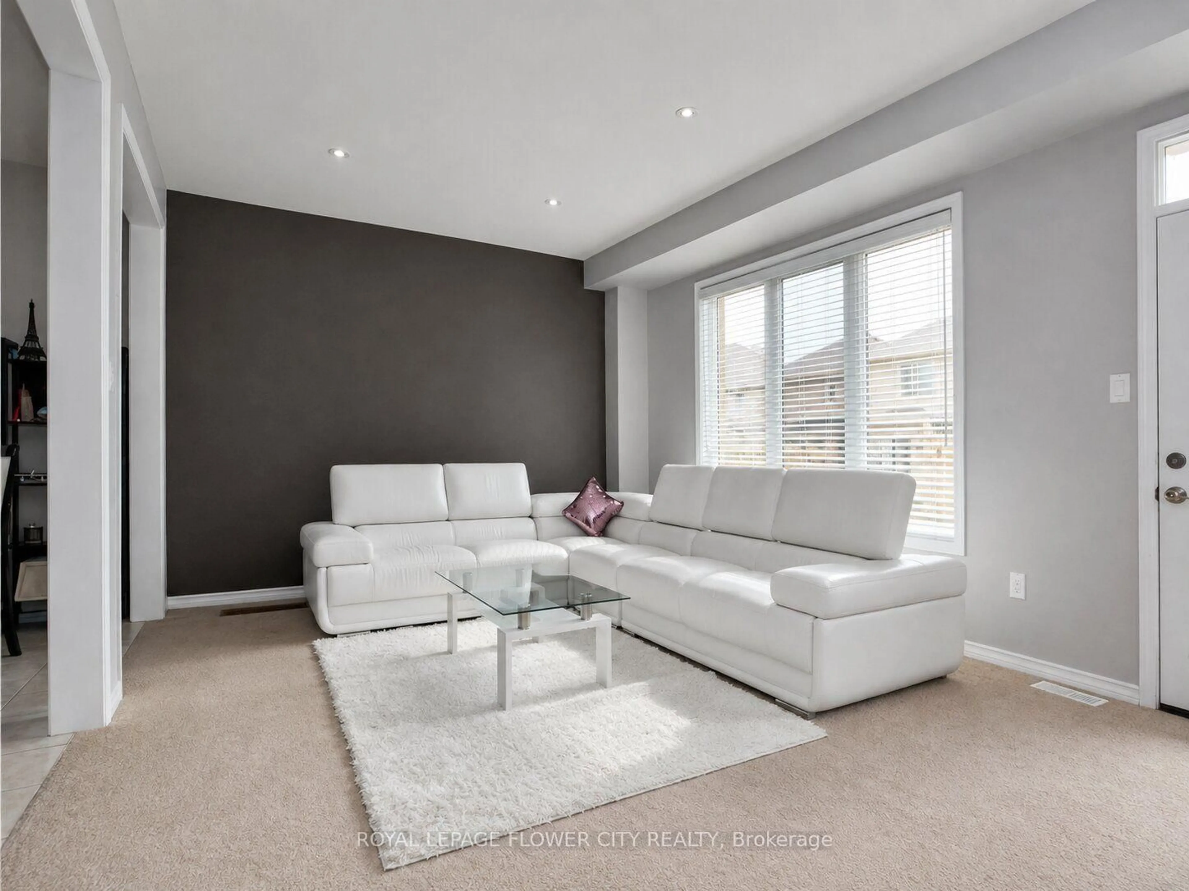 Living room with furniture, unknown for 7843 Butternut Blvd, Niagara Falls Ontario L2H 0N3