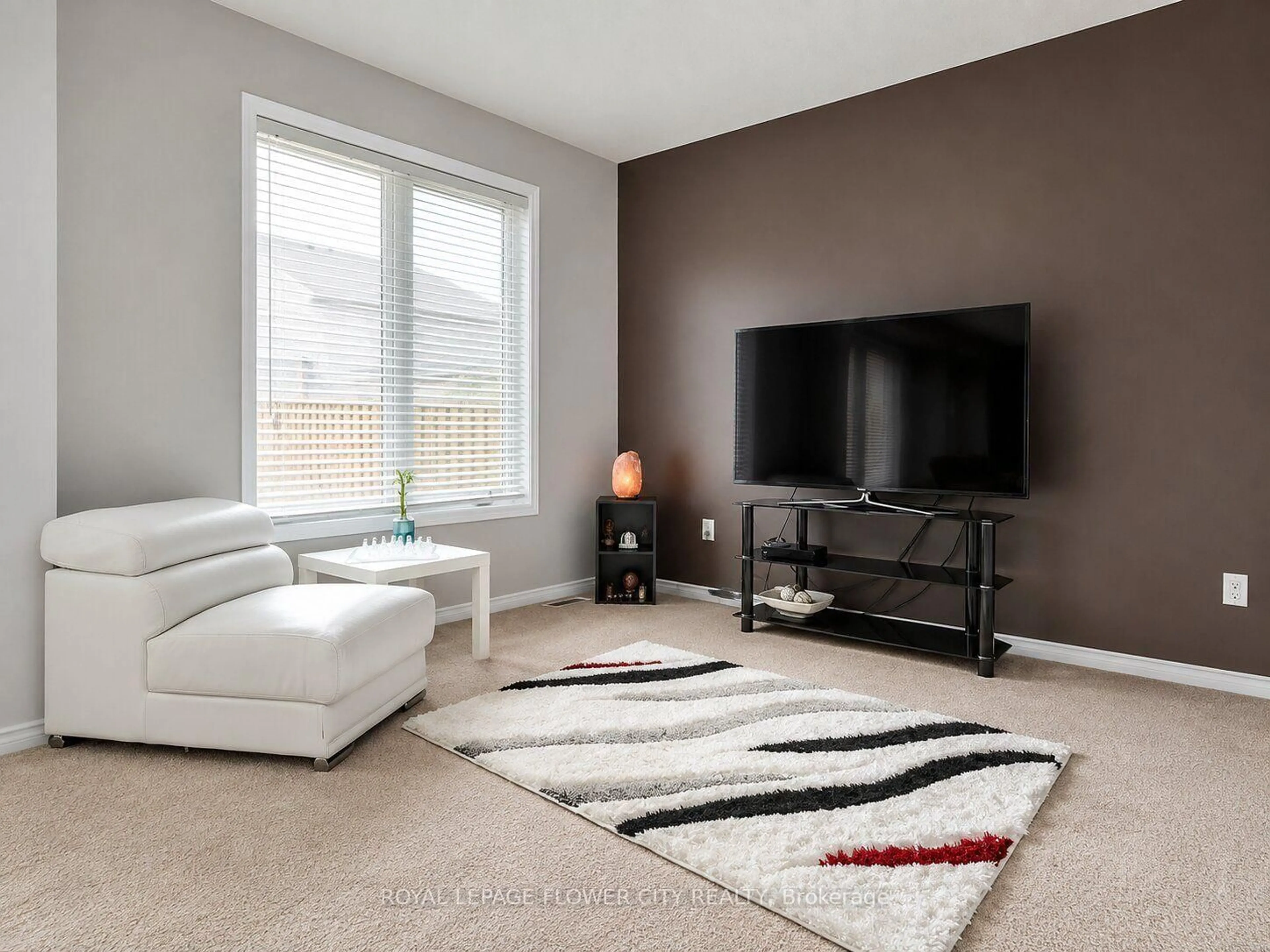 Living room with furniture, carpet floor for 7843 Butternut Blvd, Niagara Falls Ontario L2H 0N3