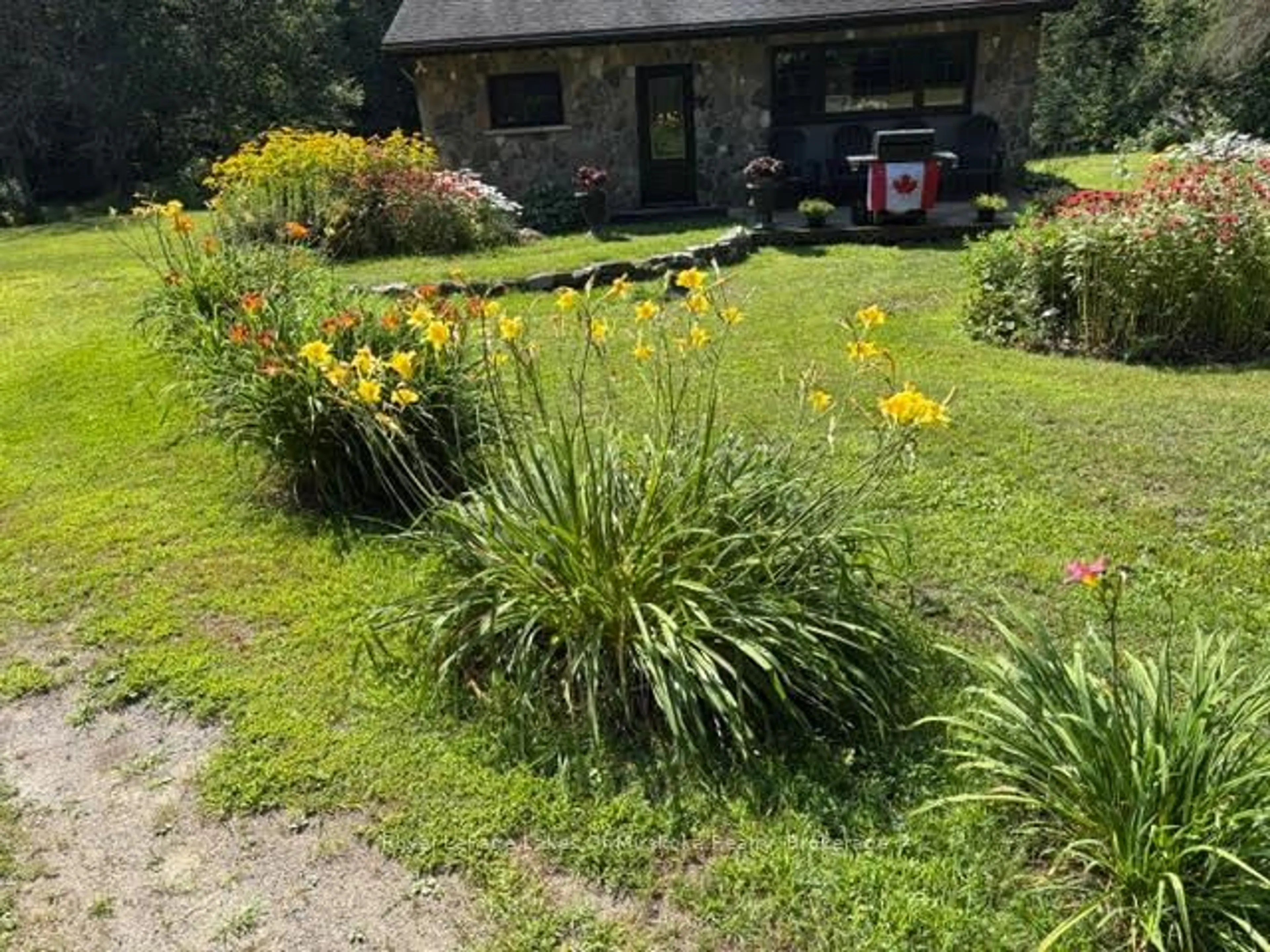 A pic from outside/outdoor area/front of a property/back of a property/a pic from drone, street for 2551 Yearley Rd, Huntsville Ontario P0B 1L0