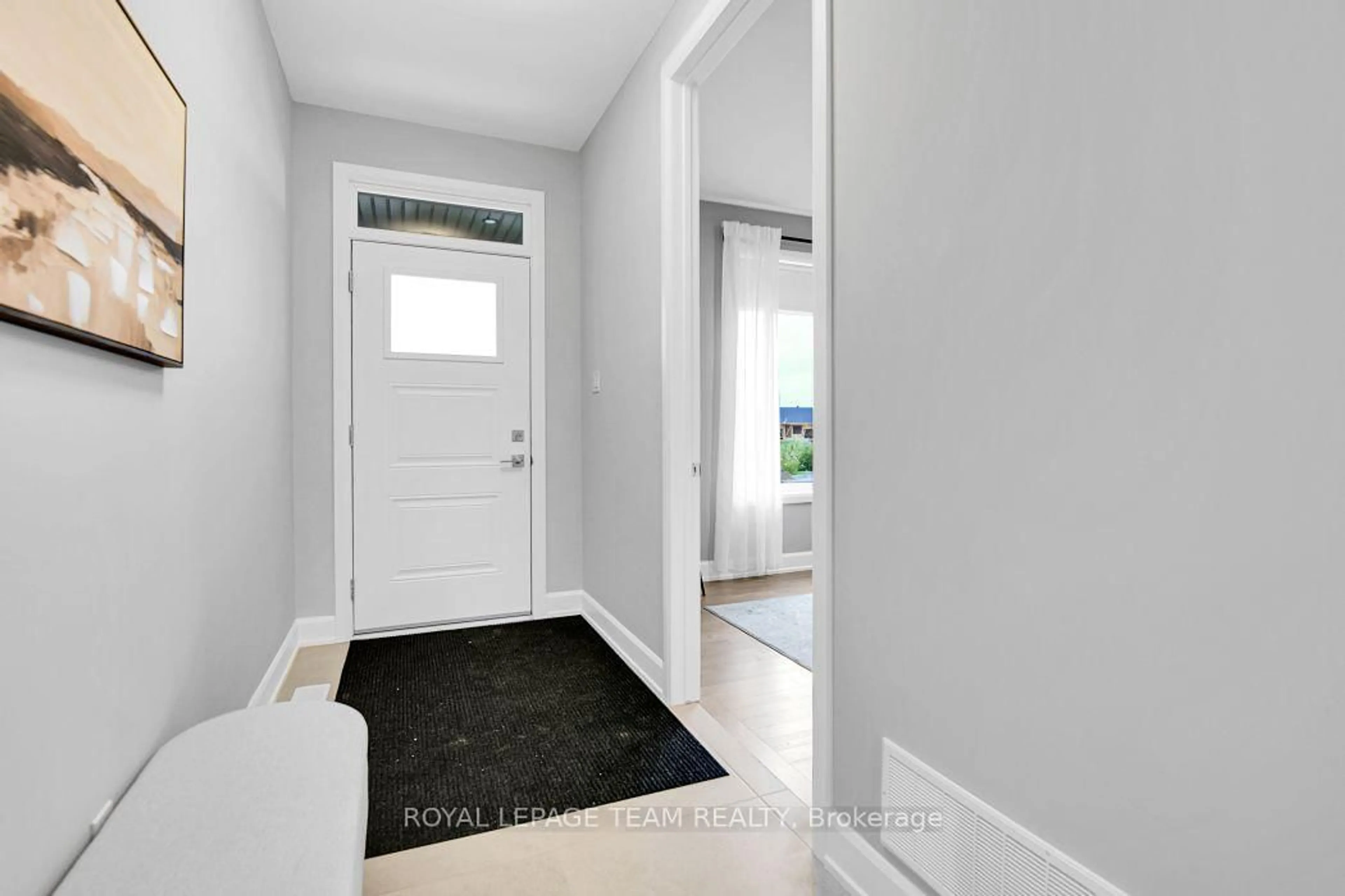 Indoor entryway for 1165 Potter Dr, Brockville Ontario K6V 0G8