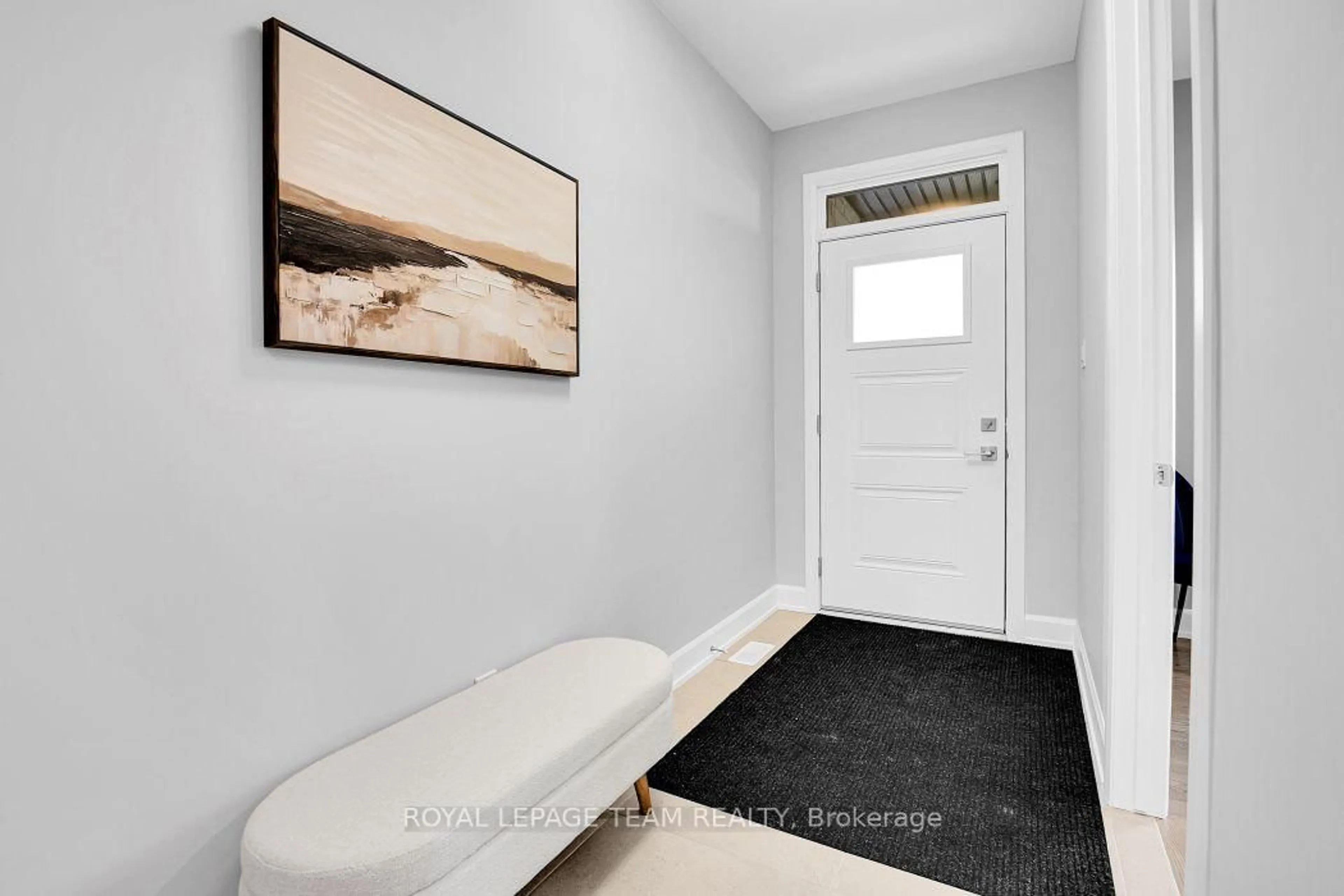 Indoor entryway for 1165 Potter Dr, Brockville Ontario K6V 0G8