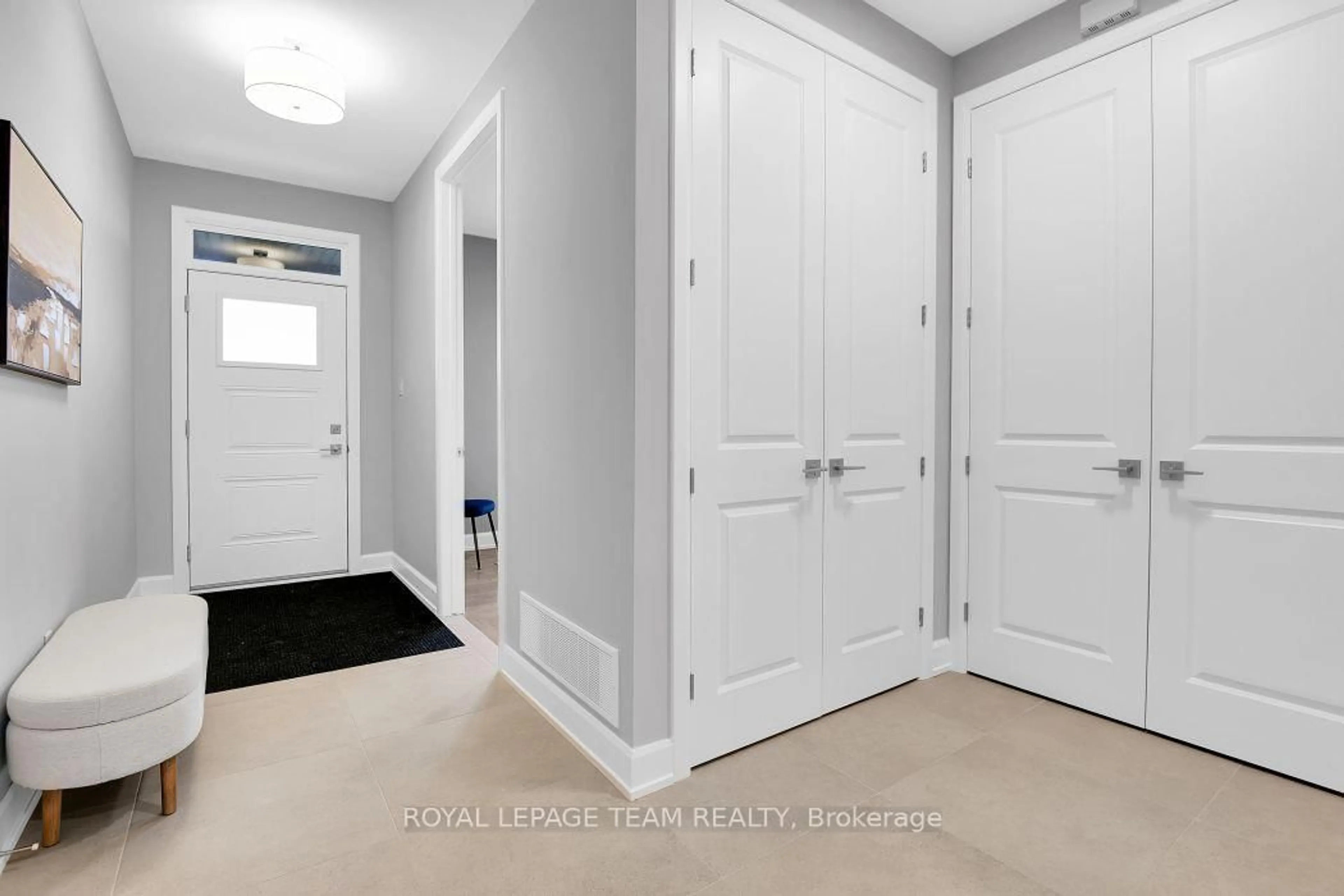 Indoor entryway for 1165 Potter Dr, Brockville Ontario K6V 0G8