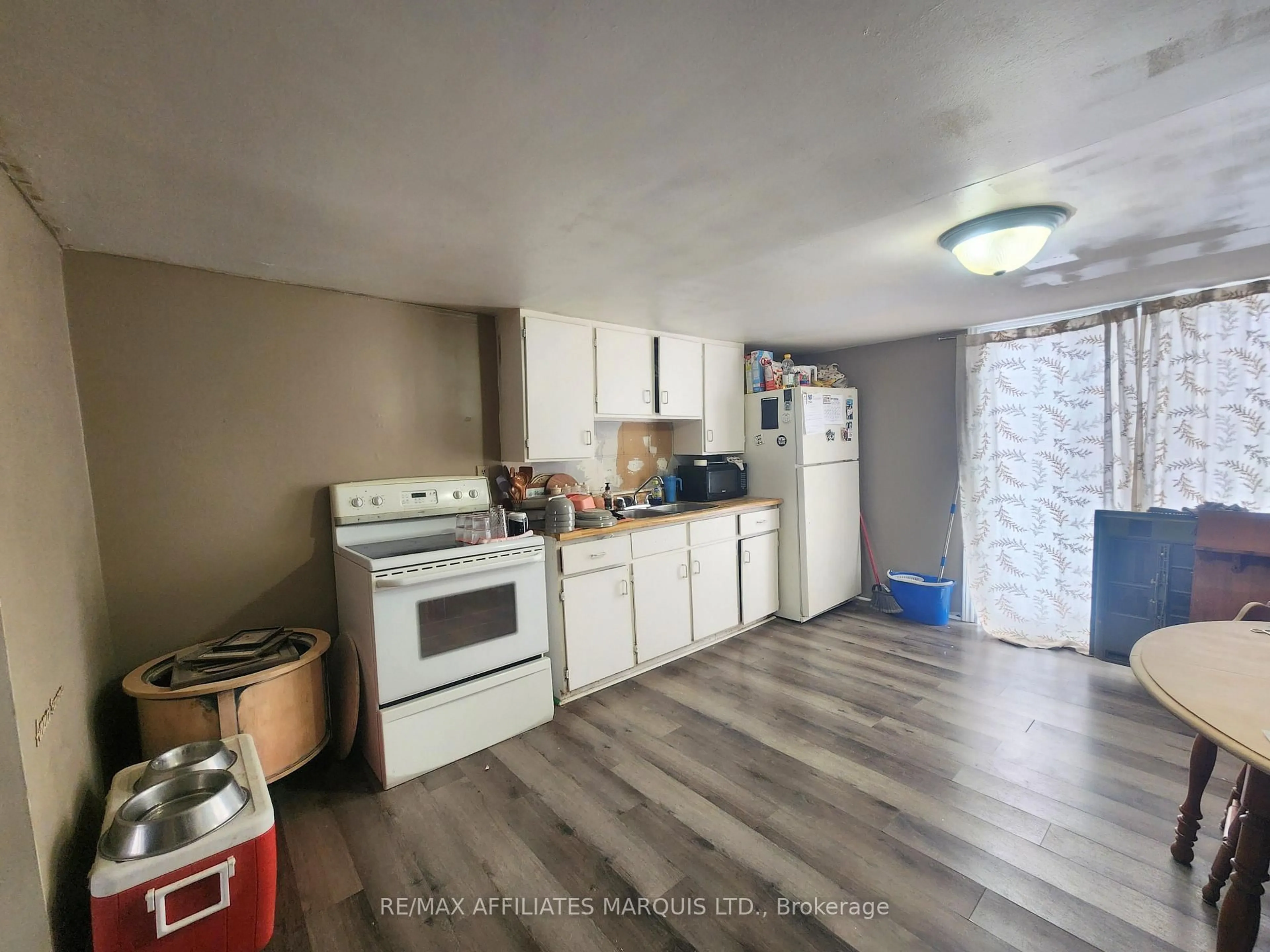 A pic of a room for 12 - 12A Cartier Ave, Cornwall Ontario K6J 4B4